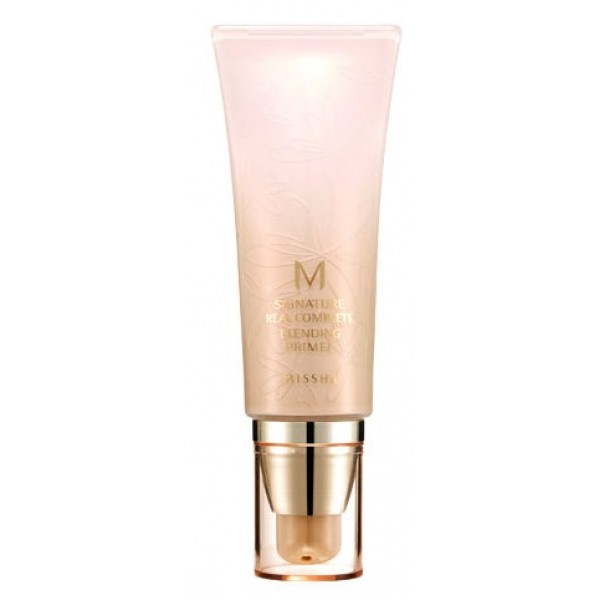 увлажняющий праймер missha m signature real complete blending primer увлажняющий праймер missha m signature real complete blending primerМ Signature Real Complete Blending Primer. Увлажняющий праймер<br><br>Роскошное естественное сияние лица, молодость и свежесть – база под макияж от Missha поможет создать безупречный и притягательный образ. Сияющая основа под макияж поможет замаскировать кожные несовершенства, создать ровный тон и гладкую поверхность, а также подчеркнуть природную красоту кожи.<br><br>Праймер на 50% состоит из увлажняющих и укрепляющих компонентов, которые помогают ухаживать за кожей лица. В составе этого средства экстракт улитки (22%), экстракт ферментированных дрожжей (22%), уникальный компонент аргатенсил, микрочастицы жемчужной пудры, а также другие питательные, увлажняющие и омолаживающие компоненты. Улиточная слизь – целый комплекс оздоравливающих, восстанавливающих и омолаживающих компонентов: <br><br><br>витамины и аминокислоты,<br><br>коллаген и эластин,<br><br>аллантоин,<br><br>хитозан,<br><br>гликолевую кислоту.<br><br><br>Благодаря такому составу, основа под макияж эффективно восстанавливает поврежденную кожу, одновременно ухаживая за ней естественным образом. Улиточный муцин оказывает мощное обновляющее действие на клеточном уровне: он способствуют синтезу новых соединительных тканей, интенсивно увлажняет, защищает от преждевременного старения. Улиточный экстракт разглаживает существующие морщины и предупреждает появление новых, осветляет пигментацию, устраняет следы от постакне, сужает поры.<br><br>Вялая, дряблая, тусклая кожа наполняется здоровой яркостью и выглядит более ухоженной. Ферментированный дрожжевой экстракт – прекрасно увлажняет кожу, питает ее, но и повышает иммунитет, защищает клетки кожи от повреждающего действия УФ-излучения, стимулирует образование коллагена и гликопротеинов, что приводит к улучшению защитных механизмов кожи, повышает ее упругость и эластичность. Благодаря эффекту увлажнения и лифтинга экстракт дрожжей делает кожу внешне более молодой, нежной и здоровой.<br><br>Аргатенсил – высокомолекулярный протеин, добываемый из жмыха семян арганового дерев, обладает уникальным воздействием: при нанесении на кожу этот ингредиент создает мгновенный подтягивающий эффект, который закрепляется при регулярном использовании. Благодаря аргатенсилу повышается тонус кожи, выравнивается ее поверхность и значительно уменьшается глубина морщин, поэтому, этот компонент рекомендуется использовать в косметике для сухой кожи со сниженным тонусом, а также для увядающей кожи с возрастными изменениями, показан женщинам в возрасте от 35 до 45 лет.<br><br>Стойкий полимер в составе MISSHA M Signature Real Complete Blending Primer придает средству тягучую текстуру, но при этом хорошо распределяется по коже. База великолепно сочетается с ББ-кремом MISSHA Signature Real Complete BB Cream в разных пропорциях, а также с любым другим ББ кремом от Missha, или может использоваться как самостоятельное средство.<br><br>Способ применения: Смешать базу с ББ-кремом или нанести непосредственно на увлажненную и тонизированную кожу.<br><br>Вес г: 45.00000000