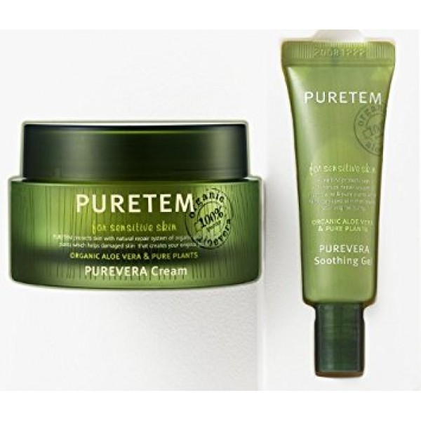 набор с экстрактом алоэ вера welcos puretem purevera cream set набор с экстрактом алоэ вера welcos puretem purevera cream setPuretem Purevera Cream Set. Набор с экстрактом алоэ вера <br><br>Всё, что нужно для ухода за кожей лица, в одном наборе: крем для лица + миниатюра геля. В составе средств алоэ вера. Алоэ вера – главный помощник для тех, у кого сухая или чувствительная кожа, проблемная или жирная, а также зрелая и потерявшая упругость кожа. Именно в этом заключается ценность этого растения – его универсальность и способность дать коже любого типа именно то, в чем она так нуждается. Состав алоэ вера уникален: более 100 полезных компонентов, среди которых витамины и минералы, аминокислоты и полисахариды, лигнины, энзимы, сапонины и другие биологически активные вещества.<br><br>Алоэ вера обладает способностью проникать в глубокие слои кожи (куда мало проникают другие натуральные экстракты) и доставлять туда все жизненно важные компоненты. Благодаря высокой биодоступности, алоэ вера мгновенно увлажняет кожу, дарит ей чувство свежести и комфорта, устраняет сухость и шелушения, успокаивает раздражения, снимает покраснения. На клеточном уровне алоэ также оказывает благотворное влияние и регулирует водный баланс в тканях, предупреждает обезвоживание.<br><br>Также гель оказывает антибактериальное и противовоспалительное действие, ускоряет заживление акне и предупреждает появление пост-акне, а также новых воспалений. Еще одно полезное свойство алоэ вера и геля с ним – мощное восстанавливающее действие после солнечных ожогов. Вовремя нанесенный крем успокоит и обезболит кожу, снимет зуд и покраснения. Также алоэ является природным фотопротектором, защищает кожу от агрессивного воздействия ультрафиолета, предупреждает фотостарение. Регулярное применение средств с алоэ вера делает кожу не просто здоровой и сияющей, но и оказывает омолаживающее действие и благодаря глубокой гидратации выталкивает изнутри сухие заломы – кожа разглаживается, наполняется объемом.<br><br>Объём: 50 мл/5 мл<br>