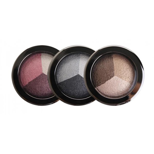 тени для век тройные baviphat magic girls triple eye shadow тени для век тройные baviphat magic girls triple eye shadowMagic Girls Triple Eye Shadow. Тени для век тройные<br><br>Тени для век тройные от компании представляют собой линейку профессиональной косметики, которую можно использовать для нанесения макияжа в домашних условиях. С помощью косметического средства можно выгодно подчеркнуть цвет глаз, придать взгляду загадочность и манящую глубину. Сочетание оттенков в палетке подобрано опытными визажистами.<br><br>Текстура теней легкая, не вызывает дискомфорт в процессе ношения. Средство равномерно ложится на кожу, не скапливается в складках. Тени создают легкий шиммерный эффект, поэтому их можно использовать для нанесения дневного и вечернего макияжа. Наносить тени рекомендуется специальной кисточкой или аппликатором.<br><br>Способ применения: аккуратно растушевываются по чистой, сухой коже век. Сразу три оттенка в компактной коробочке позволяют быстро создать эксклюзивный макияж, не прибегая к помощи профессиональных косметологов. Благодаря легкой текстуре средство мягко распространяется, быстро и надежно фиксируется, без ущерба мягкости нежной кожи. <br><br>Вес: 5 г<br><br>Вес г: 5.00000000