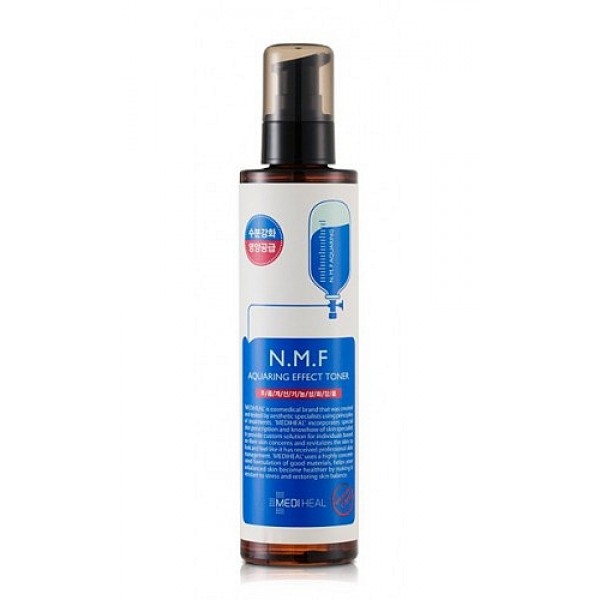 лосьон-тоник для лица увлажняющий с n.m.f. beauty clinic n.m.f. aquaring effect toner лосьон-тоник для лица увлажняющий с n.m.f. beauty clinic n.m.f. aquaring effect tonerN.M.F. Aquaring Effect Toner. Лосьон-тоник для лица увлажняющий с N.M.F. содержит и другие активные увлажняющие и подтягивающие компоненты, такие как глубинная морская вода, гиалуроновая кислота, экстракты древесного гриба, сахарного клена, меда, центеллы азиатской. Интенсивно увлажняет, подтягивает и питает кожу, придает ей свежий вид. Способствует разглаживанию морщин.<br><br><br> NMF (натуральный увлажняющий фактор) - это сложный комплекс молекул в роговом слое кожи, который способен притягивать и удерживать влагу, обеспечивать упругость и плотность рогового слоя кожи. В состав NMF входят низкомолекулярные пептиды, карбамид, пирролидонкарбоновая кислота, аминокислоты и т. д. При недостаточности увлажняющего фактора происходит обезвоживание эпидермиса.<br><br> Глубинная морская вода содержит большое количество питательных веществ и 70 видов минералов, которые активно увлажняют кожу, придают ей здоровый вид, делают цвет кожи более естественным, выравнивают тон кожи.<br><br> Экстракт клена сахарного ускоряет процесс обновления клеток, устраняет омертвевшие клетки эпидермиса и делает кожу более гладкой и свежей. <br><br><br><br>Способ применения: нанесите на очищенную кожу лица и шеи. Используйте утром и вечером.<br> <br>Меры предосторожности: при покраснении, зуде, раздражении после применения прекратите использование средства и проконсультируйтесь с врачом-дерматологом. При попадании в глаза сразу же промойте их водой. Храните в недоступных для детей местах. Не храните в местах повышенных/пониженных температур, избегайте попадания прямых солнечных лучей.<br> <br>Состав: вода, морская вода, бетаин, бутиленгликоль, глицерин, 1,2 гександиол, экстракт дрожалки фукусовидной, экстракт сахарного клена, феноксиэтанол, карбомер, PEG-60 гидрогенезированного касторового масла, гидролизированный коллаген, трометамин, экстракт меда, розовая вода, экстракт центеллы азиатской, аллантоин, аденозин, EDTA-2Na, отдушка, натрия гиалуронат, этилгексилглицерин, трипептид меди-1.<br><br>Объем: 145 мл.<br>