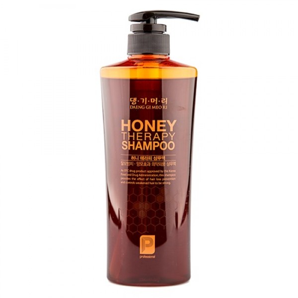 шампунь с пчелиным маточным молочком daeng gi meo ri professional honey therapy шампунь шампунь с пчелиным маточным молочком daeng gi meo ri professional honey therapy шампуньDaeng Gi Meo Ri Honey Therapy Shampoo - Шампунь с пчелиным маточным молочком<br><br>Высокая концентрация экстракта жень-шеня улучшает циркуляцию крови и обменных процессов, укрепляя корни и препятствуя выпадению. Шампунь оказывает тонизирующее действие, придает силу и прочность ослабленным волосам. В состав входит сложный сбалансированный комплекс натуральных экстрактов (алоэ вера, зеленый чай, аир тростниковый, медовый комплекс и др.), который обеспечивает бережный уход как за волосами, так и за кожей головы. Без красителей<br><br>Уникальная косметическая продукция Тенги Мори производится на основе экстрактов восточных лечебных трав по технологии, основанной на народных рецептах изготовления косметики в Корее. <br><br>Состав: Water, Sodium laureth sulfate, Ammonium Lauryl Sulfate, Cocamidopropyl Betaine, Chrysanthemum Sibiricum Extract, Dimethicone(and)TEA-dodecylbenzenesulfonate, Tetrasodium EDTA, Glycerin, Biota Orientalis Leaf Extract, Morus Alba Bark Extract , Houttuynia Cordata Extract , Polygonum Multiflorum Root Extract, Fragrance, Sodium Chloride, Zinc Pyrithione, Cocamide MEA, Panthenol, Artemisia Vulgaris Extract, Rehmannia Glutinosa Root Extract, Alcohol, Methylparaben, Hydroxypropyl Guar, Hydroxypropyltrimonium Chloride, Sodium Citrate, Salicylic Acid, Menthol, Disodium EDTA, Polygonum multiflorum root extract,Panax Ginseng root Extract,Rehmannia Glutinosa Root Extract,Ophiopogon Japonicus Root Extract,Asparagus Lucidus Root Extract, Poria Cocos Root Extract,Foeniculum Vulgare (Fennel) Fruit Extract, Panax Ginseng Root Extract, Aloe barbadensis leaf extract, Camellia Sinensis Leaf Extract, Acorus Calamus Root Extract, Camellia Japonica Seed Oil, Rosa Canina Flower Oil, Safflower Oil, Methylchloroisothiazolinone, Methylisothiazolinone.<br><br>Применение: Нанесите небольшое количество шампуня на влажные волосы. Помассируйте несколько минут круговыми движениями, затем тщательно смойте. Подходит для ежедневного применения.<br>