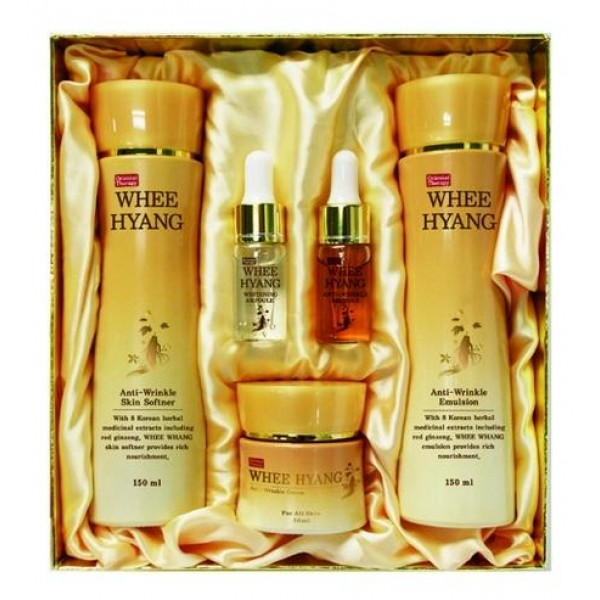 набор для лица антивозрастной deoproce whee hyang anti-wrinkle & whitening skin care 5 set набор для лица антивозрастной deoproce whee hyang anti-wrinkle & whitening skin care 5 setWhee Hyang Anti-Wrinkle & Whitening Skin Care 5 Set. Набор для лица антивозрастной<br><br>В составе средств используются следующие ингредиенты:<br><br>Экстракт корня Женьшеня, который обладает целебными свойствам и сильным омолаживающим эффектом, благодаря уникальному химическому составу, корень женьшеня благоприятно воздействует на общее состояние кожи, регулирует и нормализует обменные процессы, стимулирует регенерацию тканей и микро циркуляцию крови, интенсивно питает и восстанавливает кожу. Полисахариды и аминокислоты, содержащиеся в корне женьшеня, эффективно восстанавливают необходимый уровень влаги в коже, а высокое содержание таких витаминов как С и Е, способно предупреждать преждевременное старение кожи.<br><br>Экстракт корня Анжелики, который оказывает противовоспалительное, ранозаживляющее действие.<br><br>Экстракт алойного стебля и листьев, экстракт сои, экстракт красной фасоли, который делает кожу чистой и сияющей.<br><br>В состав корня жизни всходят важнейшие микроэлементы и минералы, сильнейший антиоксидантный комплекс, а также уникальные вещества гинзенозиды, значительно уменьшающие глубину морщин. Благодаря уникальному составу, благоприятно воздействует на общее состояние кожи, регулирует и нормализует обменные процессы, стимулирует регенерацию тканей и микроциркуляцию крови, интенсивно питает и восстанавливает кожу.<br><br>А так же в состав добавлена особая смесь восточных трав, такие как листьев и корней алое, трихозана Японского, сои дикой, семян фасоли адзуки, жгун-корня аптечного, семян гледичии, экстракт семян золотой дождь поможет удалить пигментные пятна. Это высокое качество питания с высоким увлажняющим эффектом. Используйте ежедневно, чтобы помочь в регенерации кожи и улучшить эластичность кожи.<br><br>В Бьюти-набор входит:<br><br><br>Увлажняющий омолаживающий тоник<br><br>Увлажняющий и питательный омолаживающий лосьон<br><br>Питательный омолаживающий крем для лица<br><br>Отбеливающая ампула<br><br>Омолаживающая ампула<br><br><br>Способ применения: после очищения кожи лица нанести тоник, затем лосьон и на завершающем этапе крем. Ампулы использовать по мере необходимости.<br><br>Объем: 150 мл + 150 мл + 50 мл + 10 мл + 10 мл<br>