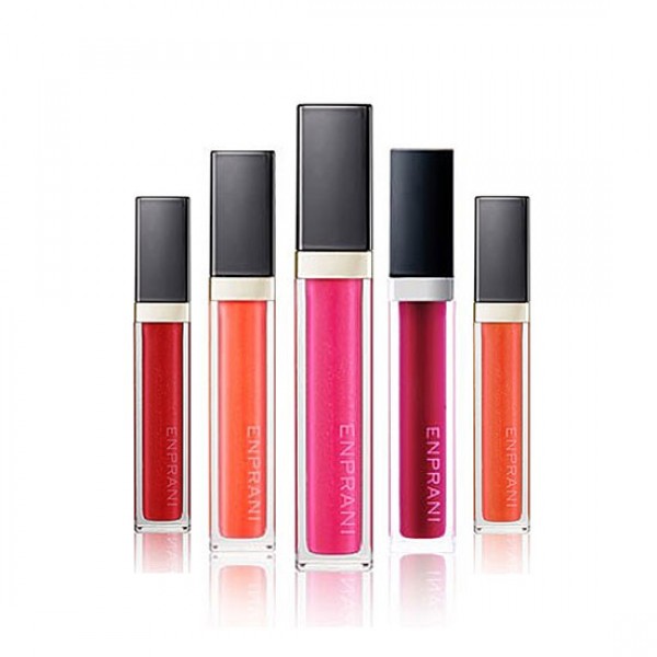 блеск для губ деликатное сияние enprani delicate luminous lip gloss блеск для губ деликатное сияние enprani delicate luminous lip glossDelicate Luminous Lip Gloss. Блеск для губ Деликатное сияние<br><br>Невероятная палитра цветов и оттенков для каждого вашего образа в блеске для губ. Нежные и соблазнительные, яркие и естественные, они не оставят равнодушным никого!<br><br>Блеск содержит уникальный натуральный комплекс, который не только обеспечивает насыщенность и стойкость цвета, но и с заботой ухаживает за кожей губ.<br><br>В числе компонентов пудра жемчуга берегов Таити и перламутр, которые дарят губам нежнейшее жемчужное сияние, а также придают объем, зрительно увеличивая их.<br><br>На страже молодости стоят коэнзим Q10 и пептиды. Они поддерживают упругость кожи, восстанавливают повреждения.<br><br>Масло подсолнуха и витамин Е надолго сохраняют влагу в тканях, защищают кожу от внешней среды.<br><br>Антивозрастная формула YouthCell, которая состоит экстрактов голубой и белой кувшинки, лилии, способствует более длительному сохранению молодости, препятствует старению и обеспечивает быстрое интенсивное восстановление и рост клеток. Будьте неотразимы день за днем, ловите восхищенные взгляды!<br><br>Способ применения: Нанести блеск на сухую кожу губ.<br><br>Объём: 6,8 мл<br>
