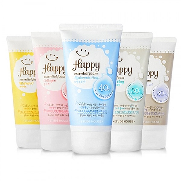 пенка для умывания etude house happy essential cleansing foam пенка для умывания etude house happy essential cleansing foamHappy Essential Cleansing Foam. Пенка для умывания с коллагеном<br><br>Нежная пенка со сливочной текстурой содержит 40% увлажняющих компонентов. Средство прекрасно очищает кожу лица от макияжа, пыли, продуктов жизнедеятельности кожи. <br><br> <br><br>Предназначена для ежедневного очищения нормальной и сухой кожи.<br><br> <br><br>Выпускается в нескольких вариантах:<br><br> <br><br>Hyaluronic Acid - Пенка с коллагеном<br><br>Коллаген для кожи играет огромную роль, обеспечивая ее тонус, прочность, упругость, а также принимая участие в ее увлажнении. Однако с возрастом его волокна разрушаются и приобретают жесткость и хрупкость, из-за чего кожа теряет прочность и упругость, истончается, становится дряблой и тусклой, появляются морщины и провисание.<br><br> <br><br>Коллаген в составе пенки восполняет недостаток собственного коллагена, тем самым повышая упругость и эластичность кожных покровов. Оказывает мгновенное подтягивающее действие, впитывает и удерживает влагу в подкожной прослойке, что обеспечивает коже постоянную увлажненность. При регулярном применении помогает вернуть коже утраченную упругость, оберегает от деформации и обвисания, способствует разглаживанию морщин.<br><br> <br><br>Пенка с коллагеном Etude House прекрасно тонизирует и подтягивает кожу, делает ее более упругой и эластичной, способствует разглаживанию морщин.<br><br> <br><br>Collagen - Пенка с гиалуроновой кислотой<br><br>Нежная пенка со сливочной текстурой содержит 40% увлажняющих компонентов. Средство прекрасно очищает кожу лица от макияжа, пыли, продуктов жизнедеятельности кожи. Предназначена для ежедневного очищения нормальной и сухой кожи.<br><br> <br><br>Гиалуроновая кислота – естественный и незаменимый компонент кожи человека, она способствует поддержанию оптимального водного баланса, сохраняет кожу молодой и здоровой. Однако с каждым годом гиалуроновая кислота вырабатывается медленнее, а разрушается – быстрее.<br><br> <br><br>В составе пенки гиалуроновая кислота компенсирует недостаток собственной гиалуроновой кислоты и помогает сохранить естественную влажность кожи, создавая на ее поверхности незаметную защитную пленочку. При высокой влажности воздуха, способна всасывать влагу, способствуя увеличению ее содержания в роговом слое кожи. Кроме того, гиалуронат ускоряет заживление ран, ссадин и других кожных повреждений, незаменим при лечении угревой сыпи, успокаивает кожу после бритья и принятия солнечных ванн.<br><br> <br><br>Пенка с гиалуроновой кислотой Etude House прекрасно увлажняет и тонизирует кожу, очищает и минимизирует поры, дарит коже чистоту, гладкость и нежность.<br><br> <br><br>Способ применения: Вспенить средство и нанести на влажную кожу лица мягкими массажными движениями, затем смыть теплой водой.<br><br> <br><br>Объём: 150 мл<br>
