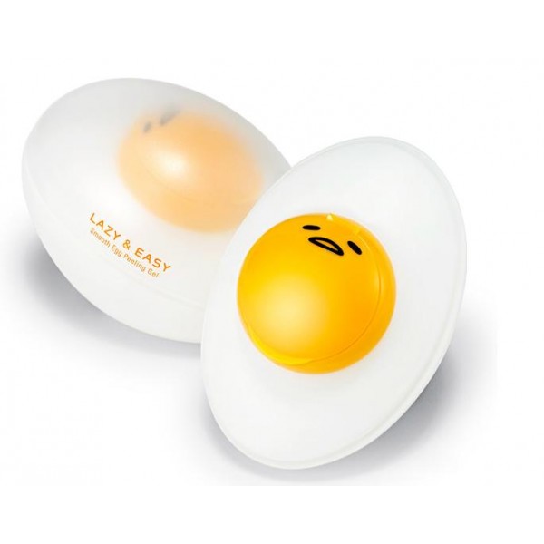 пилинг-гель для лица holika holika gudetama lazy & easy smooth egg peeling gel пилинг-гель для лица holika holika gudetama lazy & easy smooth egg peeling gelGudetama Lazy & Easy Smooth Egg Peeling Gel. Пилинг-гель для лица<br><br>Мистер Гудетама – милое ленивое яйцо, друг известной на весь мир Хелло Китти. Он немного грустный и ужасно ленивый, при этом необычайно милый, поэтому успел полюбиться миллионам людей.<br><br>Корейская косметическая компания Holika Holika не могла обойти своим вниманием такого красавчика и создала ленивую коллекцию LAZY & EASY для тех, кто хочет выглядеть молодо и ухоженно, не прилагая к этому много усилий.<br><br>Пилинг-гель – мягкий очищающий пилинг для кожи лица. Пилинг-скатка на основе натуральной целлюлозы помимо удаления омертвевших клеток кожи, излишков кожного жира и повседневных загрязнений обеспечивает легкое массажное действие, улучшает микроциркуляцию крови, а также запускает процессы обновления кожи.<br><br>Экстракт яичного желтка незаменим для дряблой и сухой кожи, проникая в глубокие слои кожи, интенсивно питает и увлажняет, оказывет смягчающее и тонизирующее действие, способствует естественному восстановлению защитных функций кожи.<br><br>Также в составе пилинга экстракты черники, сахарного тростника, клена, апельсина, лимона.<br><br>Регулярное применение пилинга позволяет не только очистить кожу от омертвевших клеток и черных точек, но и сделать кожу более гладкой и свежей, сузить поры и выровнять тон кожи.<br><br>Способ применения: На предварительно очищенную от косметики сухую кожу нанесите средство, помассируйте 1-2 минуты, затем тщательно смойте теплой водой.<br><br>Объем: 140 мл<br>