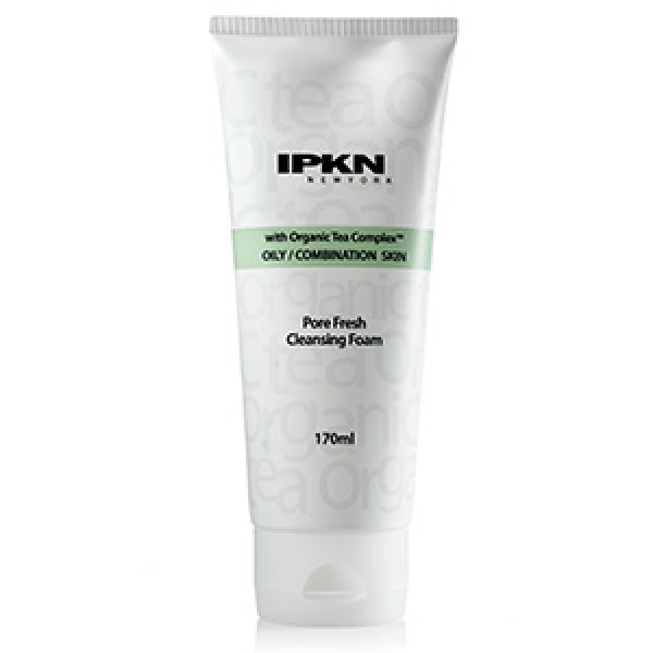 пенка для глубокого очищения пор ipkn newyork pore fresh cleansing foam пенка для глубокого очищения пор ipkn newyork pore fresh cleansing foamNEWYORK PORE FRESH CLEANSING FOAM. Пенка для глубокого очищения пор. В состав пенки для умывания входит растительный комплекс из ромашки, базилика, лаванды, хауттюйнии сердцевидной, фенхеля, который увлажняет кожу и способствует деликатному очищению, не пересушивая. Кремовая текстура пенки бережно очищает кожу лица, удаляя остатки макияжа, излишки кожного сала и другие загрязнения.<br><br>Благодаря содержанию кислот средство оказывает постепенный отшелушивающий эффект, удаляя омертвевшие клетки кожи. Выравнивает поверхность кожи. Улучшает цвет лица. Сужает поры. Подходит для комбинированной/жирной кожи лица.<br><br> <br><br>Применение: Выдавите необходимое количество пенки на ладонь, добавьте немного воды, взбейте пену. Нанесите на влажную кожу лица массирующими движениями, тщательно смойте большим количеством теплой воды. <br><br>Меры предосторожности: Не используйте на поврежденной коже. При появлении следующих симптомов прекратите использование: раздражение, сыпь, покраснение, зуд. Если симптомы не проходят, обратитесь за консультацией к врачу. Перед применением проверьте средство на аллергическую реакцию (нанесите небольшое количество средства на внутреннюю сторону локтевого сгиба). При попадании в глаза, немедленно промойте теплой водой.<br><br> <br><br>Хранение: Закрывайте средство после применения. Храните вдали от детей. Храните вдали от источников высоких/низких температур. Избегайте попадания прямых солнечных лучей.<br><br> <br><br>Состав: Water, Myristic Acid, Potassium Hydroxide, Propylene Glycol, Stearic Acid, Glycerin, Potassium Cocoyl Glycinate, Cocamide Dea, Lauric Acid, Decyl Glucoside, Sodium Lauroyl Glutamate, Polyquaternium-7, Sorbitan Olivate, Fragrance, Methylparaben, Phenoxyethanol, Tocopheryl Acetate, Camellia Sinensis Leaf Extract, Centella Asiatica Extract, Rosmarinus Officinalis (Rosemary) Extract, Pinus Thunbergii Leaf Extract, Sansevieria Trifasciata Leaf Extract, Castanea Sativa (Chestnut) Leaf Extract, Lavandula Angustifolia (Lavender) Extract, Morus Alba Leaf Extract, Ocimum Basilicum (Basil) Flower/Leaf Extract, Phellinus Linteus Extract, Plantago Asiatica Extract, Althaea Officinalis Leaf/Root Extract, Chamomilla Recutita (Matricaria) Flower Extract, Foeniculum Vulgare (Fennel) Fruit Extract, Houttuynia Cordata Extract, Laminaria Digitata Extract, Rosmarinus Officinalis (Rosemary) Leaf Extract, Butylparaben, Disodium Edta, Azelaic Acid, Centaurea Cyanus Flower Water, Perfluorodecalin, Arbutin, Pyrus Malus (Apple) Fruit Water.<br>