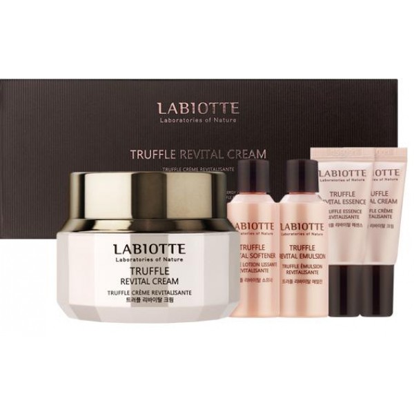 восстанавливающий набор с экстрактом трюфеля labiotte truffle revital cream set восстанавливающий набор с экстрактом трюфеля labiotte truffle revital cream setTruffle Revital Cream Set. Восстанавливающий набор с экстрактом трюфеля<br><br>Линия содержит экстракт трюфеля, экстракт омелы, экстракт плюща, ферментированный экстракт черных дрожжей, экстракт какао и т.д.<br><br>Витаминная линия восстанавливает шелковистую текстуру кожи, улучшает эластичность кожи, укрепляет плотность и восстанавливает поврежденную текстуру кожи, разглаживает морщинки вокруг глаз. Пробуждает сияние кожи, помогает сохранить молодость.<br><br>Экстракт трюфеля тонизирует жизненный тонус кожи, ухаживает за уставшей кожей.<br><br>Экстракт черных дрожжей прекрасно увлажняют, повышает иммунитет, защищает клетки от повреждающего действия УФ-излучения, стимулирует образование коллагена и гликопротеинов, восстанавливает эластичность кожи, усиливает защитный липидный барьер кожи.<br><br>В состав набора входит крем для лица, эссенция, эмульсия, и две миниатюры. <br><br>Способ применения: нанесите средство на кожу мягкими, массирующими движениями.<br><br>Объем: 50 мл + 20 мл +20 мл + 5 мл + 5 мл<br>