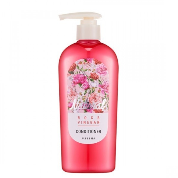 кондиционер для волос с розой без силиконов missha natural rose vinegar conditioner кондиционер для волос с розой без силиконов missha natural rose vinegar conditionerNatural Rose Vinegar Conditioner. Кондиционер для волос с розой без силиконов<br><br>Кондиционер без силикона – это усиленное питание волос и кожи головы, так как им ничего не мешает воспринимать и поглощать все активные компоненты в составе средства. И если после первого применения волосы не будут такими блестящими, как хотелось бы, то уже после нескольких использований волосы не только обретут естественный блеск, но и станут более сильными, упругими, здоровыми.<br><br>В составе кондиционера без силикона розовый экстракт, натуральный уксус, масла камелии и арганы.<br><br>Экстракт розы оказывает благотворное воздействие и на волосы, и на кожу головы: питает и увлажняет, стимулирует рост волос, придает им эластичность и блеск, восстанавливает ломкие волосы, избавляет от секущихся кончиков. Кроме того, экстракт розы защищает волосы и голову от негативного влияния ультрафиолета, оказывает антиоксидантное действие.<br><br>Натуральный уксус – чудодейственное средство для волос, позволяет сделать их блестящими и шелковистыми. Особенно необходим уксус для тех, у кого волосы тусклые и сухие. Через 2-3 недели применения кондиционера с уксусом волосы становятся мягкими, послушными, сияющими. Так как в уксусе содержатся калий, магний, железо, бета-каротин, аминокислоты и энзимы, он оказывает восстанавливающее действие.<br><br>Масла арганы и камелии интенсивно питают и увлажняют кожу головы и волосы, помогают избавиться от сухой перхоти, устраняют зуд и раздражения, укрепляют корни волос, восстанавливают структуру. Масла делают волосы крепкими, блестящими и шелковистыми, защищают от агрессивного воздействия ультрафиолетовых лучей, минимизируют вред при использовании фена или утюжка.<br><br>Способ применения: Нанести на вымытые влажные волосы, распределить по всей длине и оставить на несколько минут, затем тщательно смыть.<br><br>Объём: 310 мл<br>