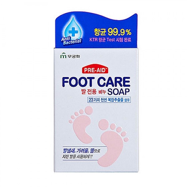 мыло для ног мыло для ногFoot Care Soap. Мыло для ног<br><br>Мыло эффективно очищает кожу ступней от загрязнений, способствует отшелушиванию ороговевших клеток, заживляет микротрещинки.<br><br> <br><br>Антибактериальные компоненты предотвращают появление неприятного запаха, предупреждают размножение грибков и бактерий. 23 восстанавливающих компонента, среди которых экстракты розмарина, ромашки, солодки и другие, позволяют эффективно ухаживать за кожей ступней.<br><br> <br><br>Мыло увлажняет и питает кожу, смягчает огрубевшие участки, дарит ощущение свежести и легкости ногам. После использования мыла на коже ног остается приятный травяной аромат.<br><br> <br><br>Способ применение: Вспенить мыло влажными руками и нанести массажными движениями на мокрую кожу стоп, затем смыть теплой водой.<br><br> <br><br>Объем: 77 гр<br><br>Вес г: 77.00000000