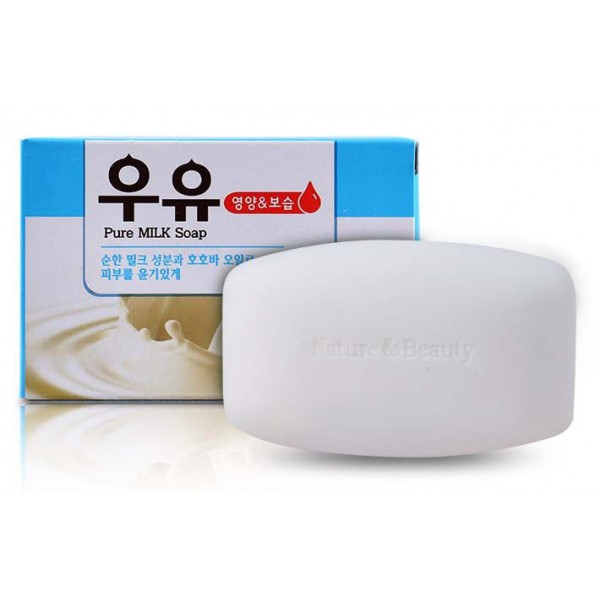 мыло молочное мыло молочноеPure Milk Soap. Мыло молочное<br><br>Многие столетия молоко не теряет своей популярности и является частым компонентом в различных косметических средствах, так как обладает бесценными свойствами, оздоравливающими и омолаживающими. Поэтому и не удивительно, что молоко используют и для изготовления мыла.<br><br>Молочное мыло – мыло с нежной кремовой пенкой, деликатно очищающей кожу от повседневных загрязнений, особенно рекомендуется для сухой кожи.<br><br>Молоко содержит более 200 биологически-активных веществ: аминокислоты, жирные кислоты, лактозу, минеральные вещества, витамины и ферменты, которые оказывают мощное регенерирующее действие. Благодаря аминокислотам, верхний слой омертвевших клеток удаляется, тем самым происходит омоложение кожи и замедляется процесс старения. Лактоферменты, входящие в состав молока, оказывают прекрасное увлажняющее действие, дарят коже упругость и эластичность. Молочные глобулины, альбумин и казеин дарят молоку бактерицидные свойства, способность бороться с инфекциями и укреплять кожный иммунитет.<br><br>Также в составе мыла лактат натрия (натриевая соль молочной кислоты), который является популярным компонентом для мыловарения, а также в различных средствах для кожи лица и тела. Является мощным увлажнителем, восстанавливает поврежденный липидный слой кожи, возвращает к жизни обезвоженную кожу, обладает антибактериальным действием. Лакатат натрия создает на поверхности кожи воздухопроницаемую пленку, защищающую от внешних воздействий, ветра, холода, что особенно актуально для поврежденной кожи любого типа.<br><br>Мыло не сушит даже самую чувствительную и аллергичную кожу.<br><br>Способ применения: Вспенить мыло и нанести пену массажными движениями на кожу, затем смыть теплой водой.<br><br>Вес: 100 г<br><br>Вес г: 100.00000000