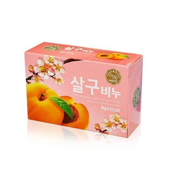 мыло абрикосовое мыло абрикосовоеНежное ароматное мыло Rich Apricot Soap не только очищает кожу, но и ухаживает за ней, способствует ее питанию и увлажнению, отшелушивает ороговевшие клетки, делает кожу мягкой, гладкой, нежной. В составе мыла натуральные масла абрикоса и оливы.<br><br>Масло абрикосовых косточек – незаменимое средство для кожи, которая испытывает недостаток витаминов, не получает необходимых питательных веществ и полноценного увлажнения. Абрикосовое масло хорошо питает, смягчает и увлажняет кожу, предотвращает ее сухость и шелушение. В составе мыла масло ускоряет процесс отшелушивания ороговевших чешуек при шелушащейся коже, стимулирует синтез коллагена и эластина, что оберегает кожу от потери ее упругости и эластичности. Мыло с абрикосовым маслом оказывает омолаживающее действие, замечательно оживляет и тонизирует кожу, способствует разглаживанию морщин и улучшает цвет лица. Противовоспалительные свойства масла помогают снять различные кожные воспаления, что особенно актуально для проблемной и чувствительной кожи.<br><br>Оливковое масло характеризует высокое содержание витаминов E и A. Витамин E значительно продлевает молодость кожи, а витамин A отвечает за ее увлажнение и эластичность. Также оливковое масло содержит витамины B,D,K, и некоторые другие, полезные для кожи. Регулярное использование оливкового масла обеспечивает кожу не только полноценным питанием и глубоким увлажнением, но и позволяет уберечь ее от преждевременного старения, так как ускоряет регенерацию клеток кожи, предотвращает появление морщин и существенно разглаживает уже имеющиеся морщинки. Масло является гипоаллергенным, поэтому его можно использовать для ухода за чувствительной кожей.<br><br>Также в составе мыла лактат натрия (натриевая соль молочной кислоты), который является популярным компонентом для мыловарения, а также в различных средствах для кожи лица и тела. Является мощным увлажнителем, восстанавливает поврежденный липидный слой кожи, возвращает к жизни обезвоженную кожу, обладает антибактериальным действием. Лакатат натрия создает на поверхности кожи воздухопроницаемую пленку, защищающую от внешних воздействий, ветра, холода, что особенно актуально для поврежденной кожи любого типа. Мыло не сушит даже самую чувствительную и аллергичную кожу.<br><br>Способ применения: Вспенить мыло и нанести пену массажными движениями на кожу, затем смыть теплой водой.<br><br>Вес: 100 г<br><br>Вес г: 100.00000000