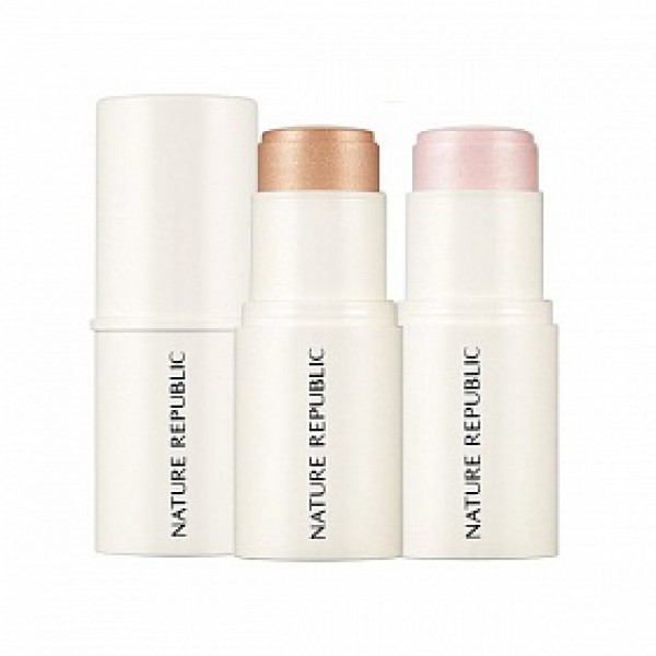 стик-хайлайтер nature republic botanical stick highlighter стик-хайлайтер nature republic botanical stick highlighterBotanical Stick Highlighter. Стик-хайлайтер<br><br>Хайлайтер из серии натуральных продуктов для макияжа на основе растительных компонентов Botanical имеет необычайно нежную кремовую консистенцию. Он прекрасно ложится на кожу, обеспечивая ей невероятно красивое сияние и выделяя необходимые участки на лице.<br><br>Продукт выполнен в виде удобного и компактного карандаша, который очень прост и комфортен в использовании. С ним кожа приобретает красивые формы, выделяющиеся своим натуральным блеском и свечением. Мельчайшая пудра из светоотражающих частичек, нежно рассеивающих световые лучи, придает покрытию мягкое свечение, которое создает эффект влажной и здоровой кожи. Лицо приобретает выразительность, свежесть и чувственность.<br><br>Продукт невероятно просто распределяется и растушевывается на коже, не создавая видимых границ и ложась естественно. Хайлайтер содержит природные компоненты из вытяжек растений, таких как розмарин, ромашка и другие, оказывающие непревзойденный и деликатный уход за кожей. Кроме этого, он содержит манговое масло, питающее кожу полезными веществами и влагой, а также делающее ее гладкой, нежной и шелковистой.<br><br>Оттенки:<br><br><br>01 Shine Pink<br><br>02 Shine Gold<br><br><br>Способ применения: Наносить на кожу на финальном этапе создания макияжа на зоны выделения: лоб, скулы, переносица.<br><br>Вес: 6.5 г<br><br>Вес г: 6.50000000