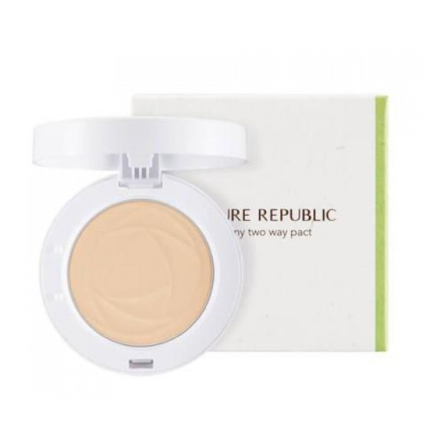 пудра компактная кремовая двойного действия nature republic provence creamy two way pact пудра компактная кремовая двойного действия nature republic provence creamy two way pactProvence Creamy Two Way Pact. Пудра компактная кремовая двойного действия<br><br>Пудра содержит экстракт шиповника, экстракт розмарина и т.д. Формула пудры Two Way содержит тональную основу и пудру, при нанесении влажным спонжем, пудра обретет эффект тонального средства, а при сухом спонже — сохранит эффект пудры.<br><br>Скрывает недостатки кожи, придавая коже ровный цвет и безупречное, равномерное нанесение. Помогает сохранить оптимальный уровень увлажнения, не забивает поры и сохраняет коже дыхание.<br><br>Пудра регулирует водный баланс, восстанавливает нежность и эластичность эпидермиса. Содержит масло шиповника и экстракта розмарина, которые помогают укрепить местный иммунитет кожи. Масло шиповника содержит витамины (C, A, E), микроэлементы, жирные кислоты. Помогает укрепить защитный барьер эпителия, способствует регенерации клеток.<br><br>Антиоксиданты (витамины Е и С), значительно замедляют процесс старения, стимулируют выработку коллагена, насыщают дерму кислородом. Витамин А исполняет защитные функции и оберегает эпителий от неблагоприятных внешних факторов, устраняет нежелательную пигментацию, осветляет кожу. Делает кожу более упругой, эластичной, здоровой.<br><br>Экстракт листьев розмарина – активный антиоксидант, улучшает циркуляцию крови, восстанавливает эластичность, снимает отеки, регулирует водный баланс, восстанавливает нежность и эластичность эпидермиса.<br><br>Не содержит парабенов, минерального масла, искусственных красителей, бензофенона. Солнцезащитный фактор SPF50+ PA+++<br><br>Оттенки:<br><br><br>21 Light Beige - светлый беж<br><br>23 Natural Beige - натуральный беж<br><br><br>Способ применения: Нанесите пудру спонжем, равномерно распределите.<br><br>Вес: 12 г<br><br>Вес г: 12.00000000