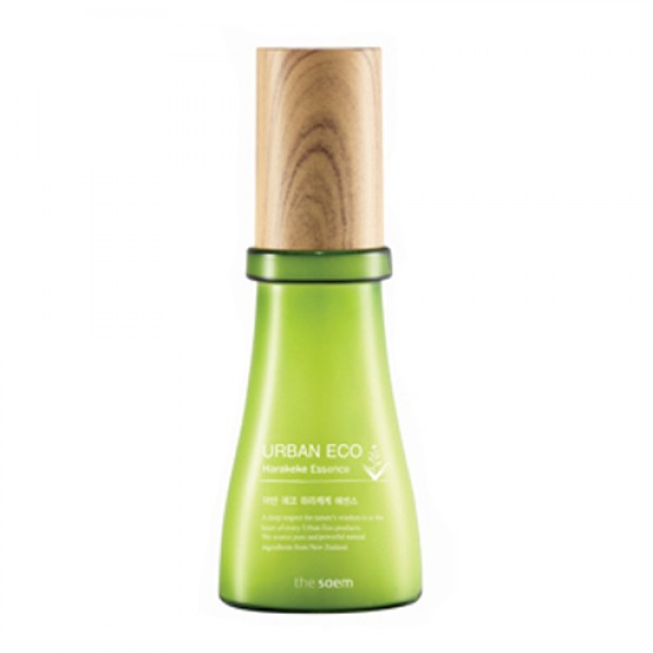 эссенция питательная с экстрактом льна the saem urban eco harakeke essence эссенция питательная с экстрактом льна the saem urban eco harakeke essenceЭссенция THE SAEM Urban Eco Harakeke Essence, в составе которой высокое содержание экстракта новозеландского льна харакеке, как и вся Эко-линия Urban Eco Harakeke, интенсивно увлажняет, питает и успокаивает кожу.<br><br>В отличие от большинства косметических средств, в составе которых основной компонент – вода, The Saem выпустила инновационную серию косметики, где вместо воды используется экстракт новозеландского льна. Благодаря такому составу эссенция великолепно воспринимается кожей, мгновенно впитывается, проникая даже в самые глубокие слои эпидермиса. Кожа, напитанная влагой, витаминами и минеральными веществами, наполняется силой, разглаживается, становится упругой и эластичной.<br><br>Экстракт новозеландского льна харакеке насыщает кожу влагой и помогает её удержанию в глубоких слоях эпидермиса, предупреждая пересыхание кожи и образование шелушений и раздражений. Новозеландский лён оказывает смягчающее и успокаивающее действие. Кроме того, экстракт харакеке незаменим при лечении кожных воспалений, так как обладает антисептическими свойствами, защищает ранки от попадания в них бактерий и ускоряет заживление.<br><br>Экстракт мёда мануки – питает и смягчает кожу, наполняет её витаминами и минералами. Этот уникальный мед оказывает антибактериальное, противовоспалительное, антимикробное, противовирусное, антисептическое и антигрибковое действие. Поэтому, мёд мануки идеально ухаживает за жирной и проблемной кожей, успокаивая кожу и способствуя заживлению воспалений. Сухую и нормальную кожу мёд мануки увлажняет, тонизирует, делает её нежной, мягкой, бархатистой.<br><br>Экстракт календулы – оказывает выраженное противовоспалительное и ранозаживляющее, успокаивающее и очищающее действие, поэтому незаменим при уходе за жирной и проблемной кожей. Кроме того, календулу применяют для омоложения кожи, уменьшения пигментных пятен и веснушек. Календула возвращает коже утраченные упругость и эластичность.<br><br>Регулярное применение эссенции, особенно в комплексе с другими средствами линии THE SAEM Urban Eco Harakeke, возвращает коже упругость и эластичность, омолаживает и предупреждает преждевременное старение.<br><br>В косметических средствах линии Urban Eco Harakeke не содержатся парабены, искусственные красители, минеральные масла и продукты животного происхождения.<br><br>Способ применения: Нанести эссенцию на очищенную кожу лица легкими похлопывающими движениями.<br><br>Объём: 50 мл<br>
