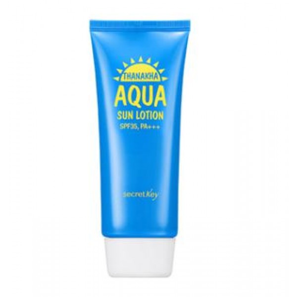 лосьон солнцезащитный увлажняющий secret key thanakha aqua sun lotion spf35 pa+++ лосьон солнцезащитный увлажняющий secret key thanakha aqua sun lotion spf35 pa+++Thanakha Aqua Sun Lotion SPF35 PA+++. Лосьон солнцезащитный увлажняющий<br><br>Содержит экстракт дрожжей, экстракт танака, березовый сок, ледниковую воду и т.д.<br><br>Солнцезащитный лосьон может использоваться всеми членами семьи, обладает эффективной увлажНяющей формулой, дарит коже охлаждающий и успокаивающий эффект.<br><br>Лосьонная текстура быстро проникает в кожу, не создает липкого эффекта.<br><br>Экстракт дрожжей с высоким содержанием полисахарида (бета-глюкана) не только прекрасно увлажняет кожу, но и повышает иммунитет, защищает клетки кожи от повреждающего действия УФ излучения, стимулирует образование коллагена и гликопротеинов, что приводит к улучшению защитных механизмов кожи, повышает ее упругость и эластичность.<br><br>Способ применения: Нанесите средство на открытые участки кожи.<br><br>Вес: 100г<br><br>Вес г: 100.00000000