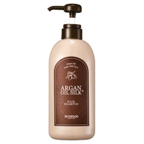 шампунь для волос с аргановым маслом skin food argan oil silk plus shampoo шампунь для волос с аргановым маслом skin food argan oil silk plus shampooArgan Oil Silk Plus Shampoo. Шампунь для волос с аргановым маслом<br><br>Шампунь, содержащий масло арганы, эффективно восстанавливает волосы, разглаживает и увлажняет их. Специальная формула обеспечивает бережное отшелушивание ороговевших частиц, стимулирует кровообращение, восстанавливает цвет, устраняет ломкость, а также ускоряет рост волос.<br><br>Шампунь содержит экстракт брокколи, люцерны, клубники, шпината, спаржи, асаи, клюквы, малины, оливы, макадами, шелка и арганы.<br><br>Масло арганы эффективно защищает волосы от пересыхания или, напротив, высокой влажности. Оно интенсивно питает, наполняет влагой и оживляет после окрашивания, горячих укладок или завивки.<br><br>Пептиды шелка – белки природного происхождения, благодаря им волосы обретают объем, блеск и приятный цвет.<br><br>При постоянном применении шампуня вы сможете решить проблему перхоти, вернуть им упругость и красоту. Шампунь имеет приятный аромат и упакован в красивую бутылку, которая станет настоящим украшением любой ванной комнаты. Удобная помпа-дозатор позволит без особых усилий набрать необходимое количество средства.<br><br>Способ применения: Шампунь вспенить на волосах, несколько минут помассировать, после чего смыть водой. При необходимости процедуру повторить.<br><br>Объем: 500 мл<br>