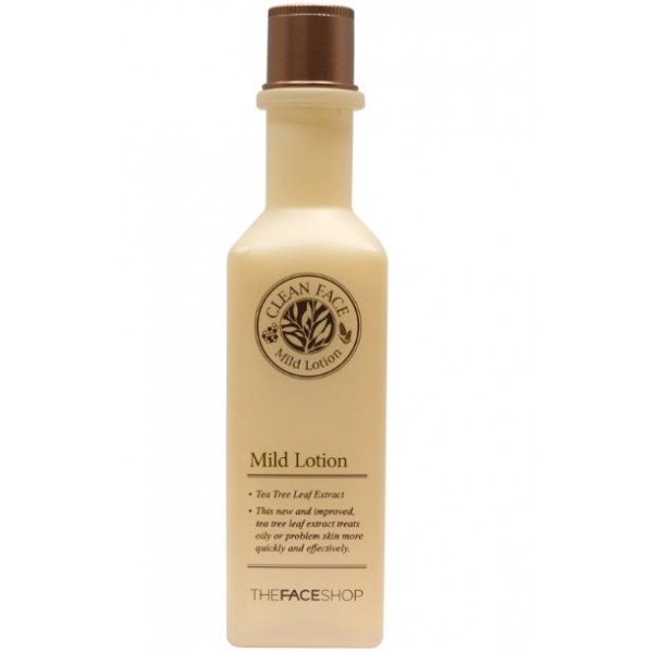 лосьон для жирной кожи the face shop clean face mild lotion лосьон для жирной кожи the face shop clean face mild lotionClean Face Mild Lotion. Лосьон для жирной кожи<br><br>Азиатский бренд выпустил специальный лосьон для ухода за капризной кожей, склонной к появлению воспалений. Эффективная антибактериальная формула продукта позволяет значительно уменьшить количество акне.<br><br>С несовершенствами борются такие высокоэффективные компоненты лосьона, как вытяжки чайного дерева и ромашки. Они обеззараживают поверхность кожи, с каждым днем приближая ее к безупречному состоянию.<br><br>Не только сухая кожа нуждается в увлажнении. Проблемный жирный тип кожи также не терпит обезвоживания. Лосьон деликатно увлажняет, не отягощает кожу, не закупоривает расширенные поры и не провоцирует появление новых прыщей.<br><br>Средство обладает ультрамягкой молочной текстурой. После его нанесения остается чувство свежести. Полностью отсутствует блеск на лице. Регулярное использование функционального лосьона подарит вашей коже идеальный тон лица, упругость и свободу от воспалений.<br><br>При регулярном использовании продукта кожа становится более матовой и чистой. Активные компоненты немного отбеливают лицо, избавляя от пигментации и постакне.<br><br>Способ применения: Лосьон наносится легкими движениями по линиям минимального растяжения кожи лица.<br><br>Объём: 130 мл<br>