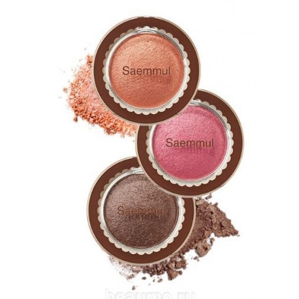 тени для век the saem saemmul bakery shadow тени для век the saem saemmul bakery shadowSaemmul Bakery Shadow. Тени для век<br><br>Яркие оттенки, нежная шелковистая текстура, стойкие пигменты и натуральные компоненты – запеченные тени занимут достойное место в косметичке и станут надежным помощником в создании безупречного макияжа.<br><br>Тени изготавливаются по особой технологии, при которой рассыпчатые компоненты заливаются водой, насыщаются различными компонентами и запекаются в специальной печи при температуре не ниже 60 градусов. Такой процесс изготовления позволяет получить компактные тени с мягкой текстурой и удобные в использовании. При этом, процесс запекания не нарушает качества натуральных компонентов, которые входят в состав данного продукта.<br><br>В составе теней витамин Е, вода дамасской розы, березовый сок, а также экстракт мёда, которые ухаживают за нежной кожей век.<br><br>Витамин Е – мощный антиоксидант, ускоряет обновление клеток кожи, оказывает смягчающее действие, уменьшает раздражения, увлажняет кожу, разглаживает её и препятствует истончению и дряблости, защищает от негативного влияния УФ-лучей, способствует обновлению клеток кожи.<br><br>Водный экстракт дамасской розы – поддерживает естественный баланс влаги, успокаивает и регенерирует, кожу, устраняет стянутость, повышает упругость и эластичность, усиливает сопротивляемость негативному воздействию окружающей среды.<br><br>Березовый сок – увлажняет кожу и тонизирует кожу, освежает ее и наполняет витаминами, снимает воспалительные процессы.<br><br>Экстракт мёда – питает, увлажняет и смягчает кожу, оказывает противовоспалительное, антимикробное, противовирусное и антисептическое действие, успокаивает кожу.<br><br>Палитра оттенков:<br><br><br>01. BL01 Mintchip Cookie<br><br>02. BR01 Chocochip Cookie<br><br>03. CR01 Peach Vanilla Cookie<br><br>04. PK01 Cherry Blossom Cookie<br><br>05. PK02 Strawberry Cookie<br><br>06. PP01 Lavender Cookie<br><br>07. RD01 Cinnamon Cookie<br><br><br>Способ применения: Нанести на кожу век при помощи кисточки или аппликатора.<br><br>Вес: 3,5 г<br><br>Вес г: 3.50000000