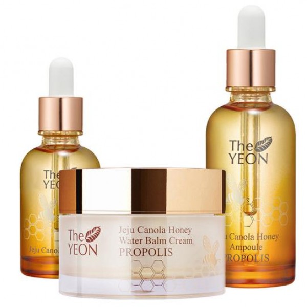 набор для лица уходовый с медом канола the yeon jeju canola honey propolis special set набор для лица уходовый с медом канола the yeon jeju canola honey propolis special setJeju Canola Honey Propolis Special Set. Набор для лица уходовый с медом канола<br><br>Линия содержит экстракт прополиса 30%, экстракт меда рапса 10% и т.д.<br><br>Линия с экстрактом рапсового меда представляют собой эффективную серию для ухода за кожей с мульти-эффектом.<br><br>Серия питает, увлажняет и защиащает кожу лица, улучшает тон кожи.<br><br>Прополис обладает бактерицидным, антитоксическим, противовосплаительным, обезболивающим и стимулирующим действием. Способствует заживлению и регенерации тканей.<br><br>В наборе: ампульная эссенция 50 мл, ампульная эссенция 30 мл, крем 50 мл.<br><br>Способ применения: Нанести крем на кожу лица мягкими, массирующими движениями. Ампульную сыворотку наносят после тонера в небольшом количестве. Средство необходимо аккуратно вбить пальцами в кожу, дать полностью впитаться.<br><br>Объем: 50 мл + 50 мл + 30 мл.<br>