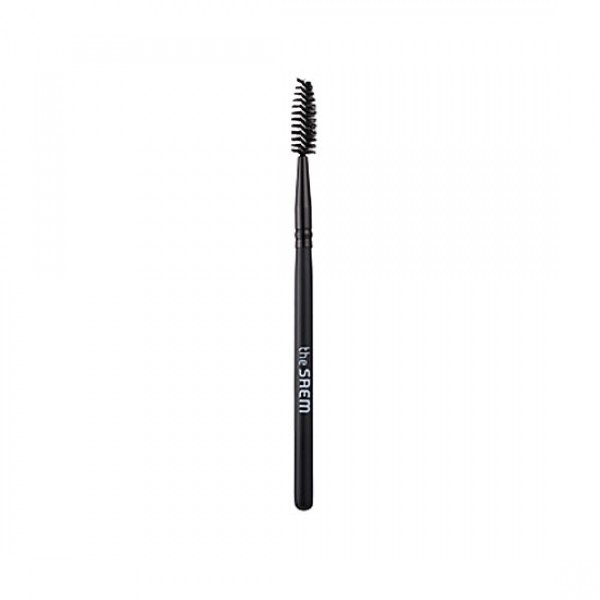кисть для туши the saem mascara brush кисть для туши the saem mascara brushMascara Brush. Кисть для туши<br><br>Изящество линий, тонкость изготовления, аккуратность исполнения характеризуют щеточку черного цвета, без которой сложно обойтись современной женщине. Она предназначается для нанесения красящей туши на ресницы.<br><br>Замечательно подходит для любого типа туши для ресниц, независимо от консистенции, плотности и состава косметической краски. Щеточка – необходимый инструмент в дамской косметичке, поскольку ею можно расчесывать реснички и подкручивать их для достижения большей выразительности взгляда.<br><br>Для удобства пользования, производители разработали эргономичную ручку, удобно ложащуюся в руку.<br>Рабочая часть – цилиндрическая упругая щеточка, изготавливается в двух конфигурациях: с прямым и с изогнутым наконечником. Полезно иметь обе модификации, что позволит создать удлиненные загнутые густые ресницы, последовательно чередуя нанесение туши и расчесывая накрашенную ресничку.<br><br>Наконечники – и прямой, и изогнутый – усилены для продления срока службы этого полезного косметического инструмента.<br>Как и все косметические средства и аксессуары The Saem, щеточка для подкрашивания ресниц сертифицирована, изготовлена из экологически чистых пластмасс и не оказывает вредного действия на кожу.<br><br>Способ применения: Аккуратными короткими движениями нанести тушь на ресницы, после чего их можно расчесать, чтобы разделить случайно слипшиеся волосинки.<br>После подкрашивания ресничек щеточку следует промыть. Лучше пользоваться теплой водой для ухода за щеточкой – она чисто смывает все остатки, зацепившиеся за зубчики.<br><br>Количество: 1 шт<br><br>Вес г: 5.00000000