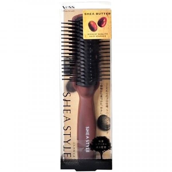 щетка массажная с маслом дерева ши vess shea style brush щетка массажная с маслом дерева ши vess shea style brushShea Style Brush. Щетка массажная для увлажнения и смягчения волос с маслом дерева Ши содержит микрокапсулированное масло африканского дерева Ши (или масло Карите) для ежедневного увлажнения и смягчения волос при расчёсывании!<br><br>Масло дерева Ши обладает превосходным смягчающим и увлажняющим действием, увеличивает уровень увлажнения сухих, с секущимися кончиками волос, смягчает, предотвращая спутывание волос во время расчёсывания.<br><br>Закруглённые, в виде шариков, нейлоновые зубцы не ломают волосы, не травмируют кожу головы. Мягкое основание зубцов исключает агрессивное воздействие на волосы и кожу головы, не нагревается при контакте с горячим воздухом фена.<br><br>Обладает удобной, плотно фиксируемой ручкой из нескользящего материала.<br><br>Внимание при применении: Не используйте при заболеваниях или повреждениях кожи головы. Избегайте продолжительного воздействия горячего воздуха фена, что может привести к изменению формы расчёски. Не наносите непосредственно на расчёску специальные средства для расчёсывания или выпрямления спутанных волос. По мере загрязнения ополосните расчёску тёплой водой, хорошо обсушите на воздухе, без специальных средств для сушки.<br><br>Состав: основной корпус-держатель с ручкой - AВS древесная смола, зубцы, нейлон, основа-крепление для зубцов, синтетическая резина.<br>