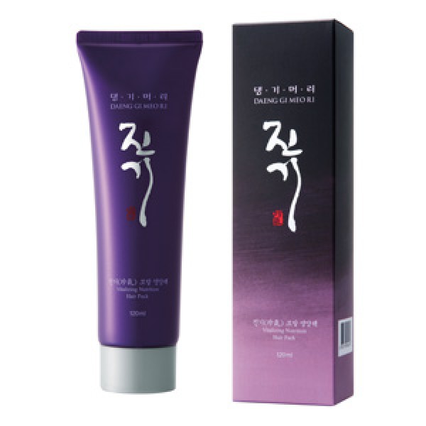 питательная маска для здоровых и густых волос daeng gi meo ri vitalizing hair nutrition pack питательная маска для здоровых и густых волос daeng gi meo ri vitalizing hair nutrition packВиталайзинг питательная маска для волос Daeng Gi Meо Ri оказывает анти-оксидантное, тонизирующее и восстанавливающее действие, делает волосы здоровыми и густыми.<br><br>Сбалансированный комплекс компонентов обеспечивает интенсивное питание и увлажнение, укрепляет корни волос, способствует их росту. Растительные экстракты и кератин устраняют статическое электричество, защищая волосы от внешних повреждений. Маска оказывает анти-оксидантное, тонизирующее и восстанавливающее действие, делает волосы здоровыми и густыми.<br><br> <br><br>Основные компоненты:<br><br>Water, Cetearyl Alcohol, Cyclopentasiloxan, Dimethicone, Cetrimonium Chloride, Chrysanthemum Sibiricum Extract, Stearamidopropyl Dimethylamine, PEG-10/Dimethicone, Dicaprylyl Carbonate, Fragrance, Rehmannia Glutinosa Root Extract, Glutamic Acid, Biota Orientalis leaf Extract, Artemisia Vulgaris Extract, Phenoxyethanol, Amodimethicone, Cetrimonium Chloride,Trideceth-12, Gleditschia Australis Fruit Extract, Morus Alba Root Extract, Eclipta Prostrata Extract, Cnidium Officinale Root Extract, Panthenol,Water,Phenyl Trimethicone,Caprylic/capric Triglyceride,Tocopheryl Acetate, Ceramide3, Glycerin, Lecithin, Keratin, Hydrolyzed Keratin, Acorus Calamus Rhizome Water, Lactobacillus, Centella Asiatica, Gleditsia Sinensis Thorn, Houttuynia Cordata Extract, Phellodendron Amurense Bark, Polygonum Cuspidatum Root, Prunella Vulgaris, Torilis Japonica Extract Ferment Filtrate, Panax Ginseng Root Extract.<br><br> <br><br>Применение.<br><br><br>Нанесите небольшое количество маски на влажные волосы после применения шампуня. <br><br>Помассируйте в течение 1-2 минут. <br><br>Тщательно смойте.<br><br><br>Внимание:В случае попадения в глаза немедленно промойте водой.<br><br> <br><br>Дата производства: смотрите на упаковке.<br><br>Срок годности:3 года <br>