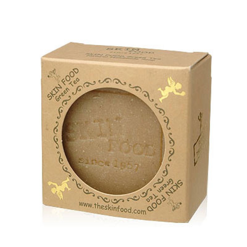 мыло с экстрактом зеленого чая ручной работы skin food green tea handmade fermented soap мыло с экстрактом зеленого чая ручной работы skin food green tea handmade fermented soapМыло Green Tea Handmade Fermented Soap ручной работы, сделанное с любовью и в соответствии с традициями древней восточной медицины, содержащее только природные компоненты. Подходит для кожи любого типа, особенно хорошо - для чувствительной и раздраженной.<br><br>Мыло содержит кофеин и ферментированный экстракт зеленого чая, выращенного в экологически чистом районе, без применения химических удобрений и пестицидов.<br><br>Зеленый чай известен как источник огромного количества антиоксидантов, помогающих бороться со старением кожи и продляющих ее красоту и здоровье.<br><br>Полифенолы, содержащиеся в чае, оказывают мощный антибактериальный, противовоспалительный, вяжущий и защитный эффект на кожу, а также улучшают ее цвет.<br><br>Глицерин в составе обеспечивает увлажнение.<br><br>Мыло прекрасно очищает кожу лица от загрязнений, увлажняет ее, освежает и смягчает, предупреждает появление жирного блеска, ускоряет заживление воспалений и служит прекрасной профилактикой появления новых.<br><br>Способ применения: Хорошо вспеньте мыло и нанести получившуюся пенку на кожу лица. Тщательно помассируйте, затем смойте теплой водой.<br><br>Вес: 100 г<br><br>Вес г: 100.00000000