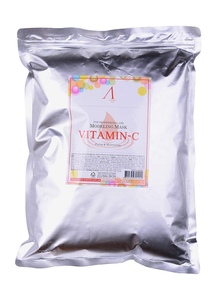 маска альгинатная с витамином с anskin vitamin-c modeling mask / refill маска альгинатная с витамином с anskin vitamin-c modeling mask / refillVitamin-C Modeling Mask / Refill. Маска альгинатная с витамином С<br><br>Маска рекомендована для тусклой кожи, противостоит образованию темных кругов, подавляет образование кожных пятен, восстанавливает яркость и здоровый тонус кожи. <br><br>Благодаря витаминам Е и С, восстанавливает и улучшает доступ кислорода к коже, стимулирует регенерацию клеток кожи и придает ей отличный отбеливающий эффект. <br><br>Витамин С поддерживает тонус кожи.<br><br>Применение: Перед нанесением альгинатной маски кожу надо тщательно очистить. Под маску необходимо нанести активное косметическое средство, это может быть сыворотка, эмульсия, ампулы с активными веществами и т.п. подобранные специально исходя из решаемых проблем кожи. Под давлением маски эти средства лучше проникают в кожу. После того, как нанесенное средство впитается, накладывается альгинатная маска.<br><br>Положить порошок мерной чашкой и воду (или активатор) в миску в соотношении 1:0,8 (на 100 мл порошка 80 мл воды), быстрыми движениями перемешайте до однородной массы при помощи шпателя. При помощи шпателя нанесите маску слоем 3-5 мм на очищенную кожу лица, оставляя открытыми только ноздри. Наносить быстро, чтобы она не успела застыть. При нанесении маски на лицо рекомендуется двигаться по массажным линиям. Оставить маску на 20-25 минут до застывания. Удалить её одним пластом, от подбородка ко лбу. За 2-3 минуты до наложения маски рекомендуется наносить биоактивные сыворотки, кремы или гели.<br><br>В течение последующих 10-15 минут маска становится похожей на резину и немного уменьшается в объёме, этот процесс называется пластифицированием. Маска слегка стягивает кожу лица, но неприятными и тем более болезненными эти ощущения назвать нельзя, вы почувствуете приятный холодок и интенсивное увлажнение кожи. Альгинатная маска не требует смывания водой. Через 30-40 минут она легко снимается в виде мягкого пластичного слепка, повторяющего контуры лица или тела. Снять ее нужно одним движением снизу от подбородка вверх ко лбу. Волосы, ресницы и брови не приклеиваются к маске, поэтому снятие не представляет проблем. <br><br>После процедуры нанесения альгинатной маски кожа лица чувствует себя легко и комфортно. После снятия маски на лицо дополнительно наносят сыворотку, а затем эмульсию или крем исходя из вашего обычного ухода. <br><br>Содержит: диатомит, глюкозу, альгинат натрия, сульфат кальция, бетаин, оксид цинка, аскорбиновую кислоту (1%) гидролизованный пшеничный глютен, экстракт солодки, аллантоин, гиалуроновую кислоту.<br><br> <br><br>Вес г: 1000.00000000