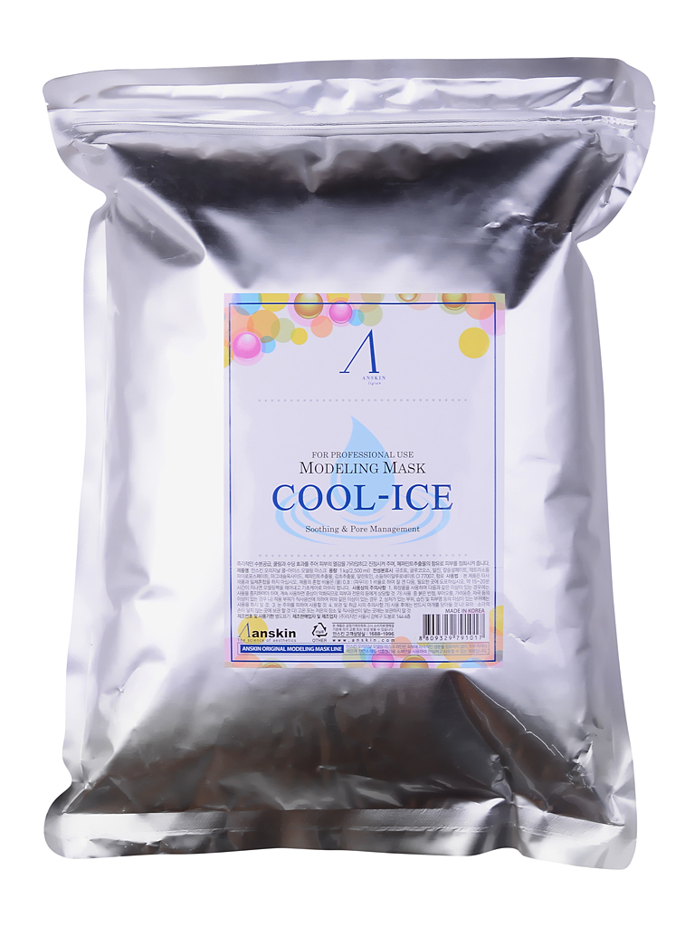 маска альгинатная с охлаждающим эффектом anskin cool-ice modeling mask / refill маска альгинатная с охлаждающим эффектом anskin cool-ice modeling mask / refillCool-Ice Modeling Mask / Refill. Маска альгинатная охлаждающим и успокаивающим эффектом (пакет) 1кг.<br><br>Маска рекомендована для уставшей, раздраженной кожи, которая нуждается в успокаивающем воздействии. <br><br>Маска умешьшает размер пор, обладает мягким и освежающим действием. <br><br>Восстанавливает усталую кожу, активирует циркуляцию крови, помогает коже сохранять эластичность и пластичность. <br><br>Экстракт мяты обладает успокаивающим и болеутоляющим действием.<br><br>Применение: Перед нанесением альгинатной маски кожу надо тщательно очистить. Под маску необходимо нанести активное косметическое средство, это может быть сыворотка, эмульсия, ампулы с активными веществами и т.п. подобранные специально исходя из решаемых проблем кожи. Под давлением маски эти средства лучше проникают в кожу. После того, как нанесенное средство впитается, накладывается альгинатная маска.<br><br>Положить порошок мерной чашкой и воду (или активатор) в миску в соотношении 1:0,8 (на 100 мл порошка 80 мл воды), быстрыми движениями перемешайте до однородной массы при помощи шпателя. При помощи шпателя нанесите маску слоем 3-5 мм на очищенную кожу лица, оставляя открытыми только ноздри. Наносить быстро, чтобы она не успела застыть. При нанесении маски на лицо рекомендуется двигаться по массажным линиям. Оставить маску на 20-25 минут до застывания. Удалить её одним пластом, от подбородка ко лбу. За 2-3 минуты до наложения маски рекомендуется наносить биоактивные сыворотки, кремы или гели.<br><br>В течение последующих 10-15 минут маска становится похожей на резину и немного уменьшается в объёме, этот процесс называется пластифицированием. Маска слегка стягивает кожу лица, но неприятными и тем более болезненными эти ощущения назвать нельзя, вы почувствуете приятный холодок и интенсивное увлажнение кожи. Альгинатная маска не требует смывания водой. Через 30-40 минут она легко снимается в виде мягкого пластичного слепка, повторяющего контуры лица или тела. Снять ее нужно одним движением снизу от подбородка вверх ко лбу. Волосы, ресницы и брови не приклеиваются к маске, поэтому снятие не представляет проблем. <br><br>После процедуры нанесения альгинатной маски кожа лица чувствует себя легко и комфортно. После снятия маски на лицо дополнительно наносят сыворотку, а затем эмульсию или крем исходя из вашего обычного ухода. <br><br>Содержит: диатомит, глюкозу, альгинат натрия, сульфат кальция, бетаин, оксид цинка, экстракт мяты перечной (1%), гидролизованный пшеничный глютен, экстракт солодки, аллантоин, гиалуроновую кислоту.<br><br> <br><br>Вес г: 1000.00000000