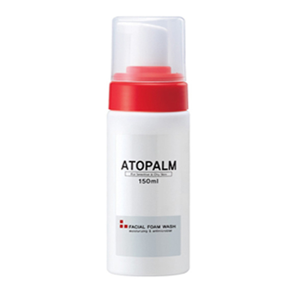 пенка очищающая для умывания atopalm mle facial foam wash пенка очищающая для умывания atopalm mle facial foam washMLE Facial Foam Wash. Пенка очищающая для умывания сухой и чувствительной кожи <br><br><br>Бережно и максимально глубоко очищает кожу и дает ощущение чистоты и свежести;<br><br>Улучшает барьерные свойства рогового слоя эпидермиса и предотвращает раздражение;<br><br>Предохраняет от чрезмерного обезжиривания, не пересушивает кожу;<br><br>Увлажняет чувствительную, обезвоженную кожу и не нарушает рН;<br><br>Снимает раздражение и покраснение и чувство сухости;<br><br>Обладает антибактериальными свойствами благодаря триклозану;<br><br>Имеет антиоксидантные свойства;<br><br>Подходит для сухой и чувствительной кожи.<br><br><br><br>глубоко очищает кожу,<br><br>поддерживает водный баланс,<br><br>благодаря триклозану обладает антибактериальными свойствами.<br><br>обеспечивает максимально глубокое очищение кожи, не пересушивая её.<br><br><br>Применение:<br><br>Нанесите пенку на лицо, помассируйте, смойте водой.<br><br> <br><br>Ингредиенты:<br><br>Вода, калиевая вытяжка из зеленого чая, поверхностно активное вещество из кокосового масла, лауретсульфат натрия, глицерин, бетаин, лактат натрия, дипропиленгликоль, оливковый полиэтиленгликоль-7.<br><br> <br><br>Внимание:Избегайте попадания в глаза.Только для наружного применения<br><br> <br><br>Дата производства: См. на упаковке<br><br>Срок годности: 3 года.<br>