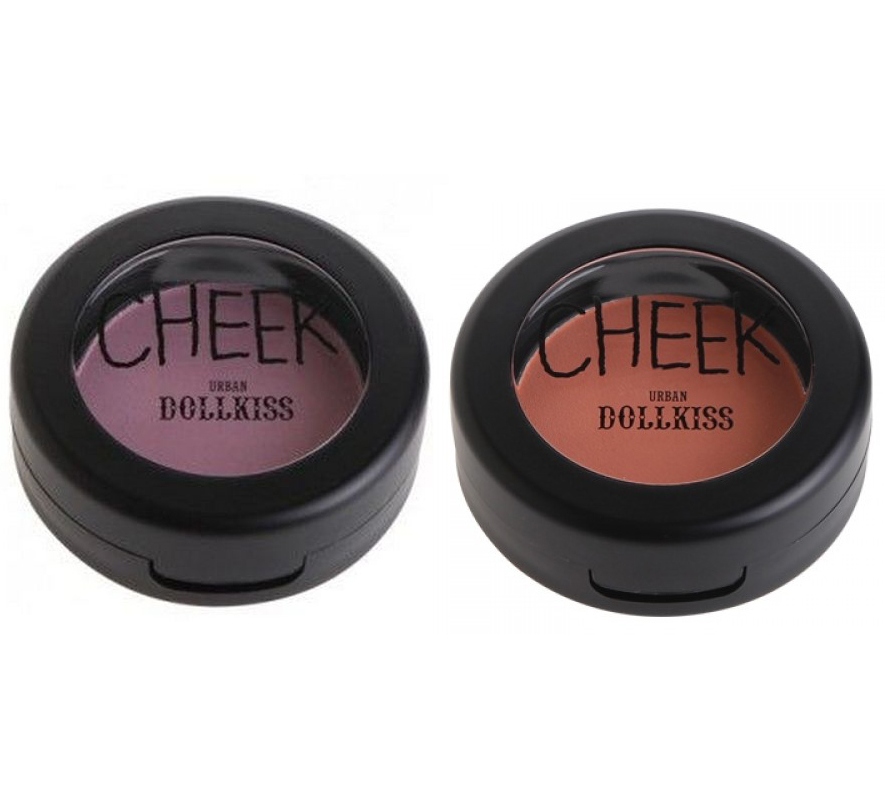 румяна baviphat urban dollkiss the stage cheek румяна baviphat urban dollkiss the stage cheekРумяна для лица Urban Dollkiss The Stage Cheek обладают великолепной бархатистой структурой и идеальным оттенком! Они созданы по высочайшей технологии ведущих косметических фирм из качественных растительных компонентов. Это великолепное дополнение к повседневному макияжу, которое придает лицу свежий и сияющий оттенок.<br><br>Румяна придают лицу легкий естественный румянец, который освежает лицо и делает макияж более эффектным. Подчеркивают линию скул, формируют правильный овал лица, могут быть использованы в профессиональном макияже.<br><br>Шелковистая текстура равномерно наносится и хорошо растушевывается без резких цветовых переходов, не забивает поры и не пачкает одежду. Микроцветовые пигменты обеспечивают румянам отличную стойкость.<br><br>Стильный дизайн упаковки и оригинальные оттенки румян, делают их еще и прекрасным подарком всем женщинам.<br><br>Возможные оттенки:<br><br><br>#1 Cool Pink<br><br>#2 Warm Pink<br><br>#3 Cool Lavender<br><br>#4 Warm Coral<br><br><br>Способ применения: Плавным движением нанести спонжем для румян тонкий и ровный слой на скулы лица.<br><br>Вес: 4 г<br><br>Вес г: 4.00000000