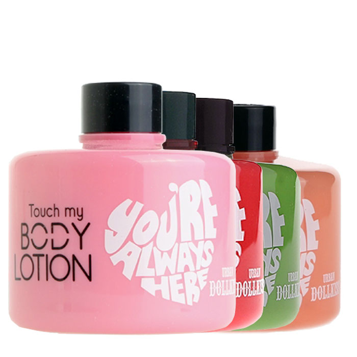 лосьон для тела baviphat dollkiss touch my body lotion лосьон для тела baviphat dollkiss touch my body lotionDollkiss Touch My Body Lotion. Лосьон для тела<br><br>Мягкий и нежный лосьон для тела смягчающий увлажняющий кожу после душа или принятия ванны, окутывая невесомым шлейфом тело, надолго оставляет ощущение чистоты, легкости и хорошего настроения.<br><br>Три идеально подобранных компонента в основе: экстракты гуавы, бергамота превращают уход за телом после водных процедур в несравнимое удовольствие, сохраняют влагу, надолго увлажняя кожу, смягчают, делают бархатной и нежной, мягкая и легкая текстура обеспечивает полное впитывание в кожу.<br><br>Существует четыре вида лосьона, каждый из них имеет в составе дополнительные компоненты, обладающие особым ароматом, дающие различный эффект.<br><br><br>Лосьон с экстрактом вишни и перечной мятой дарит энергию. Чувство свежести, приятный аромат, увлажняя, питает кожу.<br><br>Лосьон с экстрактом свежего лайма тонизирует, снабжает витаминами и влагой, повышает упругость, смягчая кожу, делает её эластичной.<br><br>Лосьон с экстрактом персика наполняет кожу витаминами, делает её бархатной, придает ухоженный свежий вид.<br><br>Лосьон с экстрактами ромашки, фрезии, розмарина оказывает противовоспалительный, успокаивающий и смягчающий эффект.<br><br><br>Способ применения: Небольшое количество лосьона выдавить на ладонь, распространить массирующими движениями по всему телу пока не впитается полностью.<br><br>Объем: 100 мл<br>