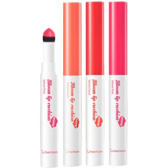 помада-тинт для губ berrisom oops bloom lip cushion помада-тинт для губ berrisom oops bloom lip cushionOops Bloom Lip Cushion. Помада-тинт для губ<br><br>Тинт-кушон позволяет создать изысканные и манящие образы.<br><br>Благодаря небольшому аппликатору кушон наносится на губы легко и просто, при этом не создает четких границ, благодаря чему получается эффект зацелованных губ. Каждый раз можно создавать новые образы, варьируя интенсивность и форму нанесения, кроме того, можно комбинировать оттенки.<br><br>В составе кушона натуральные масла (ши, арганы и жожоба), которые ухаживают за нежной кожей губ: питают, увлажняют и смягчают, устраняют шелушения и способствуют заживлению микротерщинок, а также предупреждают преждевременное старение кожи.<br><br>Помада-кушон выпускается в 3 оттенках:<br><br><br>01. Velvet Pink – розовый<br><br>02. Velvet Coral – коралловый<br><br>03. Velvet Peach – персиковый<br><br><br>Способ применения: Нанести аппликатором от внутренних краев губ и растушевать. Можно использовать в качестве румян.<br><br>Вес: 1 г<br><br>Вес г: 1.00000000