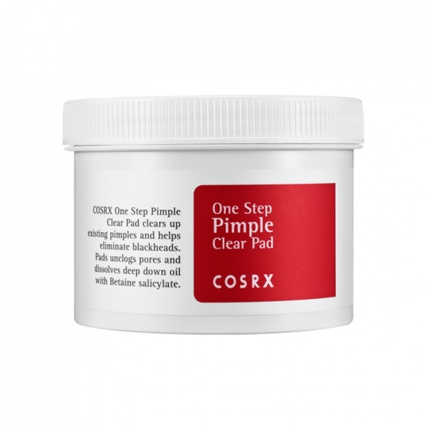 подушечки с bha-кислотами cosrx one step pimple clear pad подушечки с bha-кислотами cosrx one step pimple clear padOne Step Pimple Clear Pad. Подушечки с BHA-кислотами<br><br>Нежные и мягкие, пропитанные концентрированным средством, подушечки помогают ухаживать за жирной и проблемной, чувствительной и раздраженной кожей.<br><br>Комплекс активных компонентов способствует отшелушиванию ороговевших клеток кожи, очищению и сужению пор, устранению черных точек. Подушечки устраняют жирный блеск, увлажняют, смягчают и успокаивают кожу, оказывают противовоспалительное действие и способствую заживлению воспалений, предупреждают появление новых акне.<br><br>2% бетаин-салицилата (BHA-кислота) оказывает мощное противомикробное, противовоспалительное действие, растворяет загрязнения в порах и черные точки, удаляет ороговевшие клетки кожи, регулирует активность сальных желез.<br><br>Экстракт коры белой ивы обладает противовоспалительными и антисесптическими свойствами, отшелушивает ороговевшие клетки кожи и регулирует работу сальных желез, ускоряет клеточный обмен, тонизирует кожу.<br><br>Пантенол – спасение для сухой, обезвоженной, повреждённой и начинающей стареть кожи. Способствует восстановлению и регенерации эпидермиса. Омолаживающее действие пантенола выражается в ускорении выработки коллагена, повышении упругости и эластичности кожи, а также в разглаживании морщин.<br><br>Гиалуроновая кислота защищает кожу от обезвоживания, так как создает на ее поверхности тончайшую пленку, запирающую влагу внутри. Также гиалуроновая кислота оказывает противовспалительное действие, успокаивает кожу, снимает покраснения, ускоряет заживление микроповреждений и раздражений.<br><br>Способ применения: После умывания протереть кожу лица подушечкой, избегая области вокруг глаз. Дать средству полностью впитаться, затем продолжить ежедневный уход. Использовать подушечки не чаще 3 раз в день. Подросткам и тем, у кого сухая кожа, использовать 1-2 раза в день.<br><br>Количество: 70 шт<br>