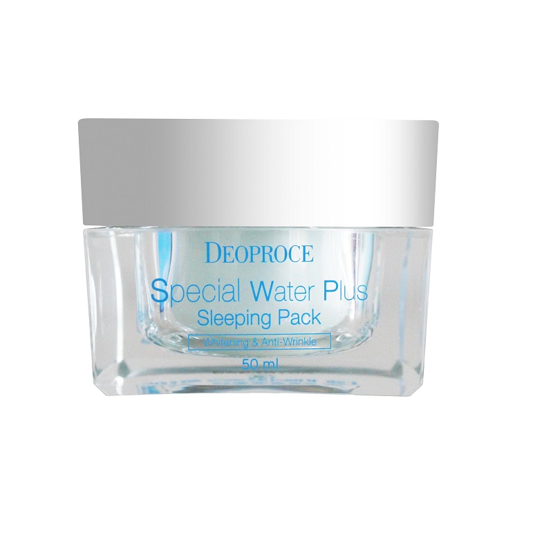 маска ночная увлажняющая deoproce special water plus sleeping pack маска ночная увлажняющая deoproce special water plus sleeping packSpecial Water Plus Sleeping Pack. Маска ночная увлажняющая<br><br>Средства, которые при нанесении на кожу, превращаются в мельчайшие капельки воды, пользуются всё больше популярностью. Инновационная система Water Drop позволяет мгновенно наполнить влагой кожу, при этом не только на поверхности, но и в самых глубоких слоях.<br><br>Ночная маска от Deoproce – средство для интенсивного увлажнения. Подходит для кожи любого типа, но особенно рекомендуется для сухой, тусклой и усталой кожи. Благодаря ниацинамиду и аденозину маска является великолепным анитвозрастным средством.<br><br>Ниацинамид обладает доказанной способностью осветлять кожу: отбеливает пигментные пятна, корректирует неровный тон кожи и смягчает следы постакне. Также он способствует ускорению жизненно важных процессов: увеличивает синтез коллагена, керамидов и жирных кислот в поверхностном слое кожи, предотвращает потерю влаги, благодаря чему улучшается внешний вид сухой или поврежденной кожи, исчезают шелушения, восстанавливается однородность и целостность кожного покрова. Ниацинамид повышает барьерную функцию кожи, оказывает противовоспалительное действие.<br><br>Аденозин является эффективным антивозрастным компонентом, который наполняет клетки кожи энергией, значительно увеличивает выработку коллагена и эластина, смягчает и подтягивает кожу, восстанавливает ее после воздействия ультрафиолета, расслабляет лицевые мышцы, что способствует разглаживанию морщин.<br><br>Также маска успокаивает кожу, способствует сужению пор и защищает от негативных факторов внешней среды в течение всего следующего дня.<br><br>Регулярное применение влаги позволяет вернуть коже свежесть и сияние, упругость и эластичность. Напитанная влагой кожа наполняется объемом, разглаживается, становится ухоженной.<br><br>Способ применения: Нанести маску завершающим этапом вечернего ухода за 20-30 минут до сна. Утром умыться теплой водой.<br><br>Объём: 50 мл<br>