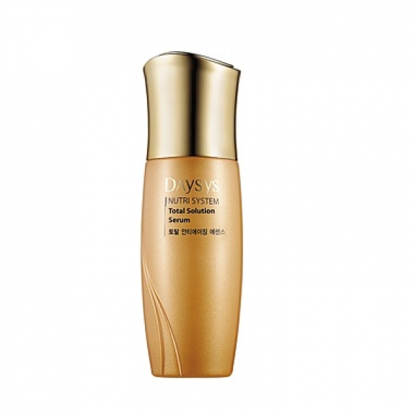 питательная лифтинг-сыворотка с эфирными маслами enprani daysys nutri system total solution serum питательная лифтинг-сыворотка с эфирными маслами enprani daysys nutri system total solution serumDaysys Nutri System Total Solution Serum. Питательная лифтинг-сыворотка с эфирными маслами<br><br>Концентрированная комплексная сыворотка от этого бренда напрямую воздействует на дерму, сокращая проявление первых признаков старения. Действие будет сразу заметно, поскольку продукт имеет быстроусвояемую формулу из активных веществ в необходимом количестве.<br><br>Питательная сыворотка с коллагеном в комбинации с гиалуроновой кислотой, витаминами, протеинами и минералами, разглаживает морщинки, повышает упругость, увлажняет кожу, поддерживает ее в тонусе и защищает.<br><br>Компонент, который обеспечивает сильное увлажнение и питание, восстановление структуры дермы, повышение упругости и эластичности, подтягивающее действие и выравнивание рельефа – это коллаген.<br><br>За оптимальный баланс увлажненности в клетках и всех слоях (как губка, которая удерживает влагу внутри), водно-солевой баланс, обновление эпидермиса отвечает гиалуроновая кислота.<br><br>Антиоксидантное действие, уменьшение влияния свободных радикалов, предупреждение преждевременного старения, выравнивание тона кожи и наполнение ее сиянием оказывают витамины, входящие в состав продукта.<br><br>Минералы сужают широкие поры, оказывают успокаивающее действие и ранозаживляющее.<br><br>Протеины напитывают, смягчают, увлажняют кожу, ускоряя синтез коллагена и, нейтрализуя свободные радикалы.<br><br>Данная сыворотка с эфирными маслами – и самостоятельное средство, и компонент комплексного ухода для омолаживания, повышающий степень воздействия средств, которые вы будете наносить после нее. Продукт незаменим в уходе за сухой, обезвоженной кожей лица. Выполняет такие функции, как: питание, смягчение, разглаживание морщин, увлажнение.<br><br><br>Характеристики товара<br><br><br><br><br>Возраст<br><br>25-35; от 35<br><br><br><br>Компоненты<br><br>гиалуроновая кислота; коллаген<br><br><br><br>Тип кожи<br><br>сухая; нормальная; чувствительная<br><br><br><br>Функции<br><br>смягчение; питание; увлажнение; разглаживание морщин<br><br><br><br>Несовершенства<br><br>сухость и обезвоживание; морщины<br><br><br><br><br><br>Способ применения: после тоника, нанесите пару капель сыворотки, распределяя ее легкими движениями по поверхности лица.<br><br>Объем: 60 мл<br>