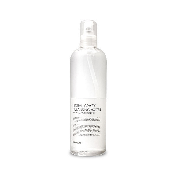 очищающая вода очищающая водаFloral Crazy Cleansing Water. Очищающая вода<br><br>Мягкое средство с натуральным составом бережно очищает даже самую чувствительную кожу, справляется с самым стойким макияжем, удаляет загрязнения, увлажняет и смягчает. Не требует смывания.<br><br> <br><br>Морская вода в составе средства не только очищает, но одновременно насыщает уставшую кожу минералами и микроэлементами, обладает противовоспалительным и антимикробным действием. Гидролат василька смягчает кожу, а растительные экстракты увлажняют и успокаивают кожу.<br><br> <br><br>Применение:<br><br>1. Нанесите необходимое количество средства на ватный диск и аккуратно очистите кожу лица от загрязнений и макияжа. При необходимости повторите.<br><br>2. Для снятия макияжа с кожи век приложите смоченные очищающей водой ватные диски на несколько секунд, затем аккуратно удалите макияж.<br><br> <br><br>Состав: Sea Water, Water, Centaurea Cyanus Flower Water, Dipropylene Glycol,Poloxamer 184,PEG-40 Hydrogenated Castor Oil,PEG-7 Glyceryl Cocoate,1,2-Hexanediol,Sodium Hyaluronate,Allantoin,Butylene Glycol,Sodium Citrate,Dipotassium Glycyrrhizate,Fragrance,Lactobacillus/Soybean Ferment Extract,Salix Alba (Willow) Bark Extract,Origanum Vulgare Leaf Extract,Portulaca Oleracea Extract,Chamaecyparis Obtusa Leaf Extract,Scutellaria Baicalensis Root Extract,Cinnamomum Cassia Bark Extract<br><br> <br><br>Объем: 500 мл<br>