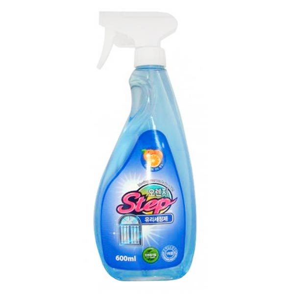 жидкое средство для стекол с апельсиновым маслом kmpc orange step glass cleaner жидкое средство для стекол с апельсиновым маслом kmpc orange step glass cleanerOrange Step Glass Cleaner. Жидкое средство для стекол с апельсиновым маслом<br><br>Очищающее средство для стеклянных поверхностей. Предназначено для очищения автомобильных стекол, витрин, оконных стекол, а также экранов телевизоров, стеклянных панелей, дверей и т. д.<br><br>Средство создает невидимую для глаз защитную пленку, которая предохраняет от образования загрязнений и пятен, а также не позволяет пыли оседать на стеклянных поверхностях. Не оставляет разводов и следов. Имеет продолжительное действие.<br><br>Способ применения: распылять на расстоянии 20 см от загрязненной поверхности. После распыления очистить поверхность при помощи мягкой ткани или салфетки.<br><br>Состав: вода, этилгидроксид, 3-метокси-3-метилбутанол, пропиленгликоль, полиоксиэтилена лаурил эфир, бензойнокислый натрий, гидроксид натрия, экстракт апельсина.<br><br>Объем: 600 мл<br>
