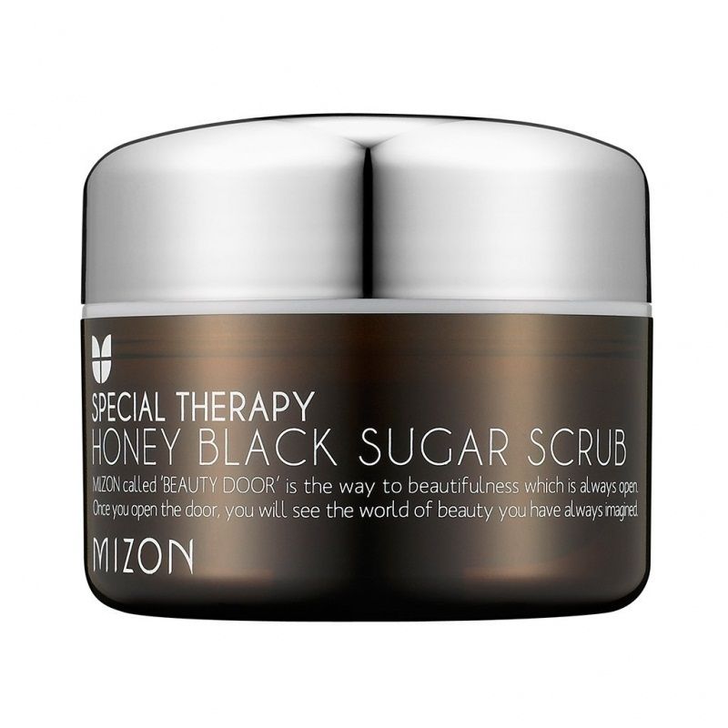 скраб для лица с черным барбадосским сахаром lioele honey black sugar scrub скраб для лица с черным барбадосским сахаром lioele honey black sugar scrubОдной из самых необходимых и полезных процедур по уходу за кожей лица является пиллинг. Именно благодаря этой процедуре кожа обновляется, становится более чистой и гладкой.<br><br>Скраб для лица с черным Барбадосским сахаром Honey Black Sugar Scrub – это прекрасный выбор для тех, чья кожа склонна к возникновению черных точек. Он нежно, бережно и эффективно устраняет ороговевшие частички эпидермиса и забитые поры, придавая коже, идеальную чистоту, мягкость и гладкость.<br><br>Компоненты средства глубоко проникают в кожу, насыщают ее комплексом полезных витаминов и микроэлементов, регулируют выработку себума.<br><br>Скраб основан на эффективных и полезных свойствах черного сахара, витамина Е, экстрактов какао, ангелики, зеленого чая, лимона, меда, органических масел семян манго, оливы, виноградных косточек и семян подсолнечника.<br><br>В состав средства входят:<br><br><br>Пудра из черного сахара, богатая патокой, кальцием, цинком, железом и фосфором. В ней также присутствует витамин B6. Всё вместе это обеспечивает оптимальное питание и восстановление микроциркуляции;<br><br>Экстракт какао – запускает обмен веществ, стимулирует сосуды, помогает лучше уходить лимфе, устраняя отеки;<br><br>Натуральные растительные масла из самых эффективных компонентов – косточек винограда, оливы, лугового пенника – восстанавливают кожу, тонизируют и увлажняют её, обеспечивая невероятное питание;<br><br>Масло манго помогает сделать кожу эластичной, смягчает её. Экстракт борется с пигментацией и морщинками, сужает поры, убирает шелушение и помогает заживлять мелкие ранки;<br><br>Токоферол – самая эффективная разновидность витамина E. Защищает иммунитет, помогает клеткам усваивать кислород, тормозит процессы окисления;<br><br>Экстракт дягиля, зеленого чая, лимона – стимулируют защиту, убивают бактерии, питанию, отбеливают, борются с жирностью;<br><br>Экстракт меда увлажняет и смягчает.<br><br>Оливковое масло, масло виноградных косточек, масло семян подсолнечника и экстракт меда - омолаживают, питают и защищают кожу от воздействий внешней среды.<br><br><br>Скраб идеально подходит для жирной кожи, при куперозе, а также при наличии угревых высыпаний.<br><br>Способ применения: Использовать 2 раза в неделю. Скраб наносится на чистую кожу массажными движениями, затем оставляется на коже для более глубокого проникновения. Смывается теплой водой.<br><br>Вес: 80 г<br><br>Вес г: 80.00000000