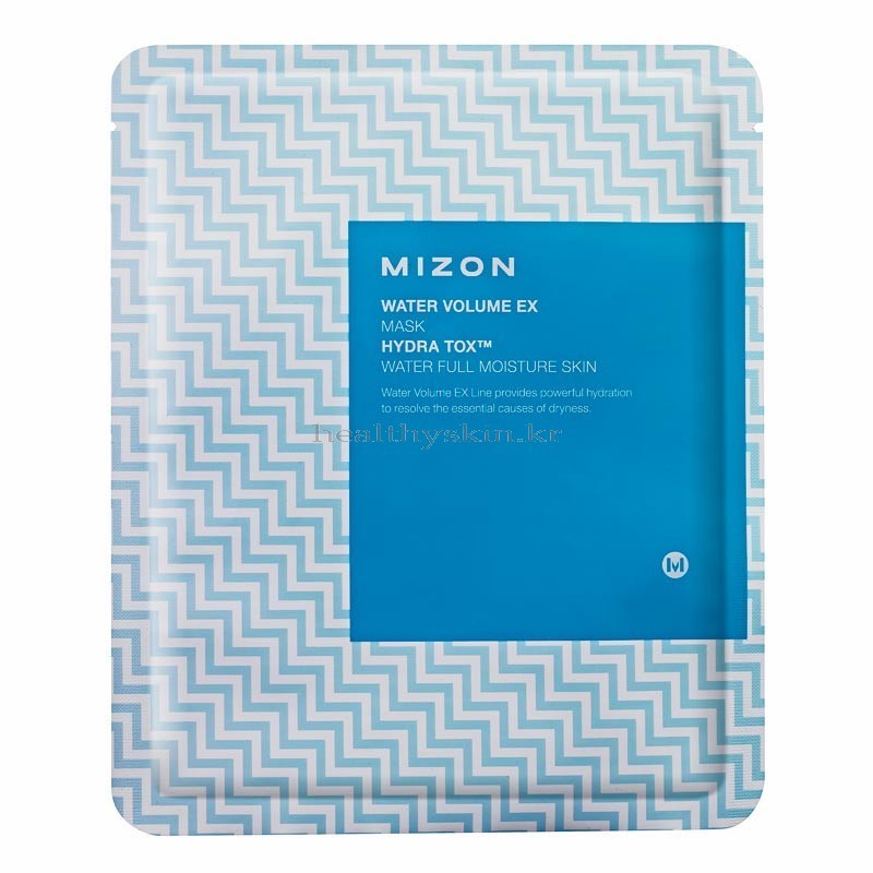 маска для лица листовая увлажняющая mizon water volume ex mask маска для лица листовая увлажняющая mizon water volume ex maskТканевая маска Water Volume Ex Mask, пропитанная запатентованным комплексом Hydra Tox, глубоко увлажняет кожу, освежает ее и тонизирует, устраняет шелушения, снимает чувство стянутости кожи.<br><br>Hydra Tox – оптимальное сочетание ледниковой воды, морской соли, экстрактов морских водорослей и солероса и масла моринги.<br><br>Морская соль ускоряет регенерацию поврежденных кожных покровов, улучшает кровообращение и эластичность кожи и тканей, ускоряет обменные процессы, снижает уровень стресса.<br><br>Экстракт морских водорослей – мощная концентрация полезных активных компонентов, оказывает увлажняющее, иммуностимулирующее, регенерирующее, противовоспалительное и ранозаживляющее действие. Способствует выводу токсинов, регулирует работу сальных желез, активизирует процессы внутриклеточного и межклеточного обмена, насыщает клетки кислородом, стимулирует вещественный обмен в тканях и клетках, повышает эластичность и упругость кожи, омолаживает ее.<br><br>Экстракт солероса – протеин, который извлекается из морских растений и увлажняет даже самые глубокие слои кожи, улучшает транспорт воды между клетками, а также укрепляет естественный кожный барьер, предотвращая потерю влаги.<br><br>Масло моринги – богато фитостеролами и токоферолами, витаминами, макро и микро-элементами, в его составе незаменимые аминокислоты и олеиновая кислота. Моринга питает и смягчает кожу, оказывает противовоспалительное действие, регулирует выработку кожного жира.<br><br>Кроме того восстанавливает поврежденную кожу и успокаивает чувствительную; делает кожу эластичной, разглаживает морщины, защищает от воздействия негативных факторов окружающей среды и нейтрализует действие свободных радикалов.<br><br>При регулярном применении маски улучшается тон кожи, он становится более свежим и светлым, укрепляется текстура кожи, она становится более упругой и эластичной.<br><br>Способ применения: Нанести маску на очищенную кожу лица, через 10-15 минут маску снять, а остатки эссенции оставить до полного впитывания. Рекомендуется использовать 1-2 раза в неделю.<br><br>Вес: 30 г<br><br>Вес г: 30.00000000