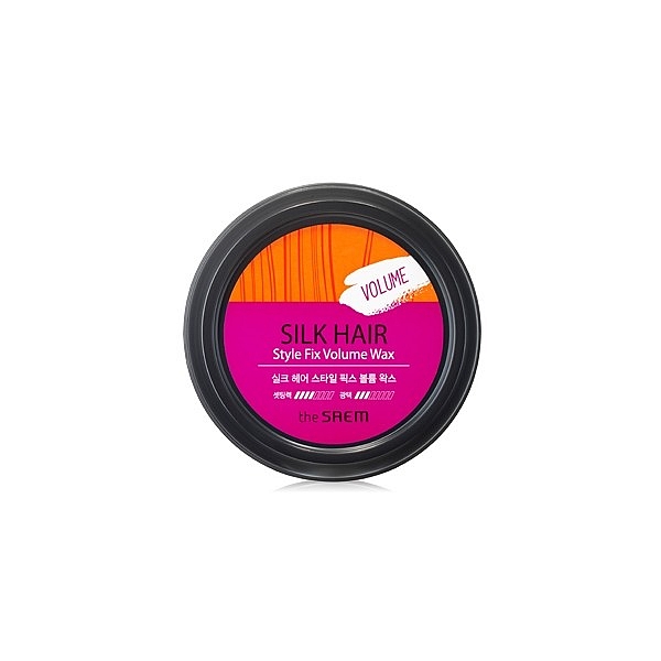 воск для волос фиксирующий the saem silk hair style fix volume wax воск для волос фиксирующий the saem silk hair style fix volume waxSILK HAIR Style Fix Volume Wax. Воск для волос фиксирующий - легкое по текстуре и достаточно мощное по степени фиксации средство для укладки любой сложности, для волос любого типа и любой длины. <br><br>Воск подчеркивает цвет волос, делает его ярче, придает волосам живой естественный блеск, обладает антистатическим свойством, а также уменьшает ненужную пушистость волос. <br><br>В составе воска высокое содержание ухаживающих компонентов: <br><br>Масло арганы – оказывает питательное и увлажняющее действие для кожи головы и волос, защищает от воздействия внешней среды (УФ-излучение, сухость или влажность воздуха), укрепляет волосяные луковицы, восстанавливает поврежденную структуру волос, улучшает обменные процессы и ускоряет регенерацию клеток кожи головы; оказывает легкое противовоспалительное и успокаивающее действие, что положительно сказывается при раздраженной коже головы, исчезают шелушения и перхоть. <br><br>Протеины шелка – восстанавливают поврежденные участки волос, разглаживают и полируют поверхность. Протеины шелка снабжают волосы питательными веществами, наполняю их блеском, делают упругими и эластичными, создают вокруг волоса невидимую защиту от агрессивного воздействия окружающей среды, предупреждают появление секущихся кончиков, ломкость и ослабление волос. <br><br>Гиалуроновая кислота – глубоко увлажняет и питает волосы и кожу головы, восстанавливает поврежденные и ослабленные участки волоса. <br><br>Также в составе воска комплекс растительных экстрактов: шалфея, розмарина, лаванды, ромашки, зеленого чая, алоэ вера – благотворно воздействуют на улучшение кровоснабжения головы и луковиц волос, стабилизируют деятельность сальных желез, устраняют перхоть, обеспечивают защиту от УФ-лучей, ускоряют рост волос, делают волосы эластичными и блестящими. <br><br>Способ применения: Нанести на сухие волосы, распределить и смоделировать укладку.<br>