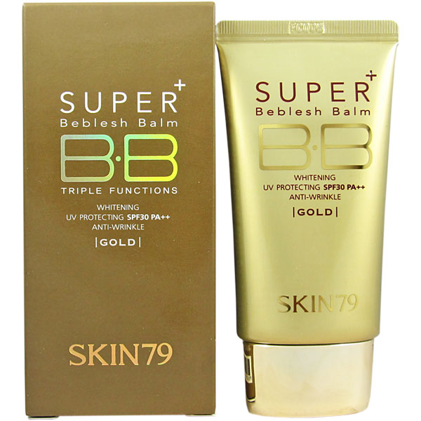 многофункциональный bb крем skin79 super beblesh balm spf30 pa++ (gold) многофункциональный bb крем skin79 super beblesh balm spf30 pa++ (gold)Super Beblesh Balm Spf30 Pa++ (Gold). Многофункциональный BB крем <br><br>Многофункциональный BB-крем премиум-класса не просто маскирует недостатки кожи, но также борется с признаками старения, излишней пигментацией кожи, эффективно защищает от солнечных лучей. Аденозин и арбутин, входящие в состав крема, осветляют кожу и разглаживают морщины.<br><br>Аденозин значительно повышает упругость и эластичность кожи.<br><br>Арбутин является интенсивно осветляющим средством, устраняет веснушки, пигментные пятна и темные круги под глазами, следы пост-акне.<br><br>Натуральные экстракты, входящие в состав крема, интенсивно питают, увлажняют и освежают кожный покров, а также регулируют работу сальных желез. Благодаря глубокой увлажненности, кожа перестает усиленно вырабатывать кожный жир. Благодаря этому фактору, кожа становится матовой, предотвращается забивание пор. Такие компоненты как золото, экстракт икры интенсивно питают кожу, дарят ей сияние и ухоженный вид.<br><br>ВВ-крем дает естественное покрытие без эффекта маски и подходит для сухой, нормальной и склонной к пигментации кожи.<br><br>Способ применения: нанесите крем точечно, равномерно растушуйте по всей поверхности кожи.<br><br>Объем: 40 мл<br>