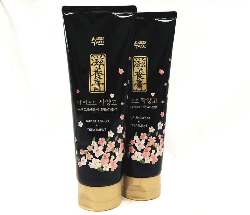 очищение и уход для волос-шампунь+кондиционер sooyeonjin the first jayanggo hair cleansing treatment очищение и уход для волос-шампунь+кондиционер sooyeonjin the first jayanggo hair cleansing treatmentThe First Jayanggo Hair Cleansing Treatment. Очищение и уход для волос (шампунь+кондиционер).<br><br>Уникальное средство сочетает в себе функции очищения и ухода для волос и кожи головы.<br><br>Средство готовится по специальной технологии: сначала более 70 видов лекарственных трав дважды подвергаются процессу ферментации в бамбуковых бочках, затем в них добавляют маточное молочко. Столь длительный процесс обработки растительных ингредиентов способствует лучшей сохранности всех полезных компонентов.<br><br>Средство мягко очищает, удаляя различные загрязнения с волос и кожи головы. Растительные экстракты и маточное молочко повышают эластичность волос, интенсивно питают и увлажняют. Средство восстанавливает и защищает поврежденные волосы, делая их мягкими и блестящими.<br><br>Подходит для любого типа волос.<br><br>Применение:Нанесите небольшое количество средства на влажные волосы. Помассируйте несколько минут круговыми движениями, затем тщательно смойте.<br><br>Меры предосторожности:<br>1. Только для наружного применения.<br><br>2. Не используйте на поврежденной коже.<br><br>3. Избегайте попадания в глаза. В случае попадания в глаза немедленно промойте водой<br><br>Состав:см. наупаковке.<br>Water, Sodium Laureth Sulfate, Ammonium Lauryl Sulfate, Dimethicone, Sodium Chloride, CocamidopropylBetaine, Glycerin, Propylene Glycol, Cetyl Alcohol, Guar Hydroxypropyltrimonium Chloride, Trihydroxystearin , PEG-150 Distearate, Hydrogenated Polydecene, Polyquaternium-10, BHT, Citric Acid, Laureth-3, Laureth-23, C12-15 Pareth-3, Buteth-3, Magnesium Nitrate, Butylene Glycol, Tributyl Citrate, Magnesium Chloride, DaucusCarota Sativa (Carrot) Root Extract, ZizyphusJujuba Fruit Extract, ZingiberOfficinale (Ginger) Root Extract, Xanthium Strumarium Fruit Extract, UlmusDavidiana Root Extract, TrichosanthesKirilowii Root Extract, Thymus Vulgaris (Thyme) Extract, ThujaOrientalis Leaf Extract, Sophora Japonica Bud Extract, SigesbeckiaOrientalis Extract, ScutellariaBaicalensis Root Extract, SchizandraChinensis Fruit Extract, RubiaCordifolia Root Extract, Royal Jelly Extract, RehmanniaGlutinosa Root Extract, PuerariaLobata Root Extract, PrunusPersica (Peach) Kernel Extract, PrunusMume Fruit Extract, PrunusArmeniaca (Apricot) Kernel Extract, PortulacaOleracea Extract, PoriaCocos Extract, PoncirusTrifoliata Fruit Extract, PolygonumFagopyrum Seed Extract, PolygonatumOdoratum Extract, PlatycodonGrandiflorum Root Extract, PlantagoAsiatica Extract, PinusKoraiensis Seed Extract, PhellodendronAmurense Bark Extract, PhellinusLinteus Extract, PhaseolusRadiatus Extract, PerillaOcymoides Seed Extract, Panax Ginseng Root Extract, PaeoniaAlbiflora Root Extract, OphiopogonJaponicus Root Extract, NelumboNucifera Seed Extract, NelumboNucifera Flower Extract, Morus Alba Bark Extract, MenthaArvensis Extract, Magnolia Liliflora Bud Extract, LyciumChinense Fruit Extract, Lonicera Japonica (Honeysuckle) Flower Extract, LeonurusSibiricus Flower/Leaf/Stem Extract, HoveniaDulcis Fruit Extract, HouttuyniaCordata Extract, HordeumVulgare Extract, Honey Extract, GlycyrrhizaGlabra (Licorice) Root Extract, Ginkgo Biloba Leaf Extract, EucommiaUlmoides Bark Extract, EcliptaProstrata Extract, Diospyros Kaki Leaf Extract, Dioscorea Japonica Root Extract, Cuscuta Japonica Seed Extract, Curcuma Longa (Turmeric) Root Extract, CornusOfficinalis Fruit Extract, CordycepsSinensis Extract, CoixLacryma-Jobi Ma-yuen Seed Extract, CnidiumOfficinale Root Extract, Citrus Junos Fruit Extract, Chrysanthemum Morifolium Flower Extract, ChamaecyparisObtusa Leaf Extract, ChaenomelesSinensis Fruit Extract, CentellaAsiatica Extract, CastaneaCrenata Shell Extract, Cassia Tora Seed Extract, CarthamusTinctorius (Safflower) Flower Extract, Camellia Sinensis Leaf Extract, Bambusa Vulgaris Extract, Atractyloides Japonica Rhizome Extract, Asparagus Cochinchinensis Root Extract, Artemisia Princeps Leaf Extract, Angelica Keiskei Extract, Angelica Gigas Root Extract, Alisma Orientale Tuber Extract, AgrimoniaEupatoria Extract, AgastacheRugosa Extract, AcorusGramineus Root/Stem Extract, Sodium BenzotriazolylButylphenolSulfonate, Disodium EDTA, Methylchloroisothiazolinone, Methylisothiazolinone, Caramel, CI 17200, Fragrance<br>