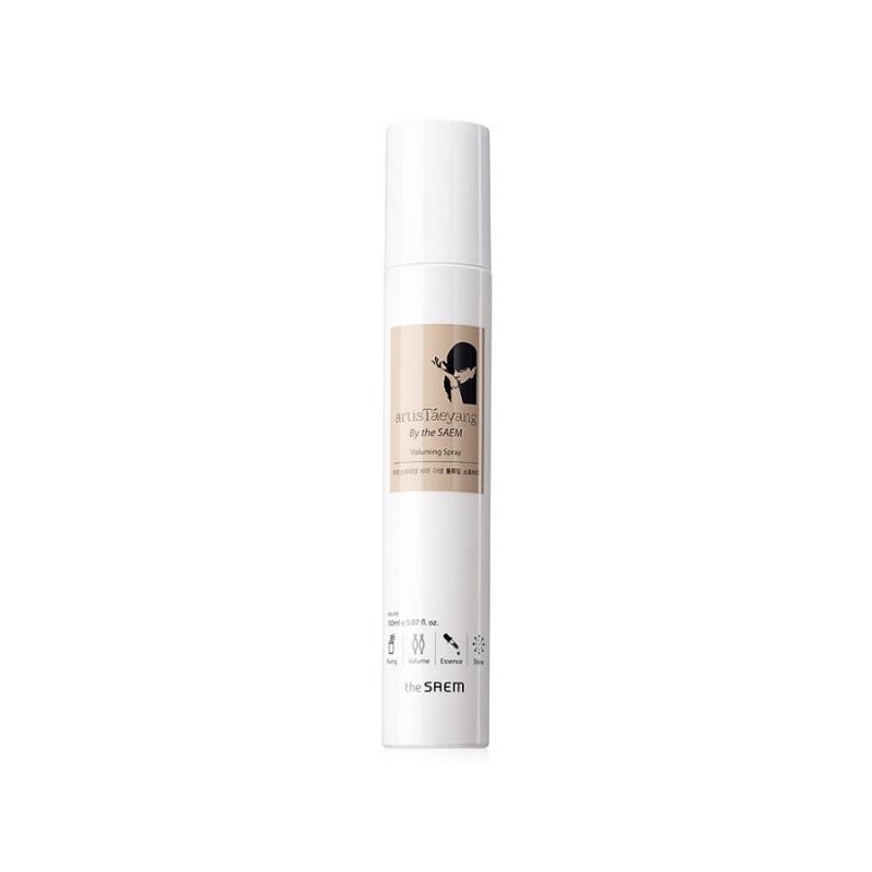 лак для волос the saem artistaeyang by the saem voluming spray лак для волос the saem artistaeyang by the saem voluming sprayArtisTaeyang BY the SAEM Voluming Spray. Лак для волос<br><br>Прическа, как у любимой артистки – наверное, мечта многих женщин. Однако, волосы не так блестят, как хотелось бы; объём прически не такой оставляет желать лучшего, а через несколько часов волосы вообще висят – до идеала далеко.<br><br>Линия средств artisTaeyang BY the SAEM разработана для волос, которые нуждаются в дополнительной подпитке, плохо поддаются укладке и выглядят тускло и безжизненно. Средства питают и укрепляют волосы, делают их блестящими и шелковистыми, придают объём.<br><br>Лак для волос позволяет создать красивую объемную прическу, не утяжеляя волос и не склеивая их, хорошо держится в течение долгого времени. В составе лака кератин, аминокислоты шелка, аргановое масло, а также лечебные экстракты из листьев и корней восточных растений.<br><br>Кератин обладает великолепной способностью проникать в структуру волоса и заполнять там возникшие из-за повреждений пустоты, благодаря чему волосы выравниваются, разглаживаются, становятся более упругими и шелковистыми.<br><br>Аминокислоты шелка, так же, как и кератин, проникают внутрь поврежденных волос, восстанавливают и оберегают их от агрессивных внешних воздействий, образуя на поверхности волос и кожи легкую защитную пленку. Благодаря этому волосы приобретают невероятный блеск, объем и эластичность.<br><br>Масло арганы оказывает интенсивное питательное и увлажняющее действие, благоприятно воздействует как на волосы, так и на кожу головы, устраняет зуд, раздражения и перхоть, укрепляет корни волос, предупреждая их ломкость и выпадение, делает крепкими, блестящими и шелковистыми, защищает от агрессивного воздействия ультрафиолетовых лучей, минимизирует вред при использовании фена или утюжка.<br><br>Натуральные экстракты увлажняют и успокаивают кожу, питают ее, регулируют работу сальных желез, устраняют зуд и перхоть, оказывают общее оздоравливающее действие, а также защищают волосы от внешнего агрессивного воздействия.<br><br>Способ применения: Распыляется с расстояния 15–20 см на чистые, подсушенные волосы.<br><br>Объём: 150 мл<br>