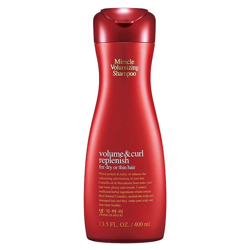 шампунь для объема волос daeng gi meo ri miracle volumizing shampoo шампунь для объема волос daeng gi meo ri miracle volumizing shampooMiracle Volumizing Shampoo. Шампунь для объема волос.<br><br>Уникальная косметическая продукция Тенги Мори производится на основе экстрактов восточных лечебных трав по технологии, основанной на народных рецептах изготовления косметики в Корее.<br><br>Шампунь мягко очищает кожу головы, так как не содержит компоненты, способные вызвать раздражение: искусственные красители, спирт, минеральное масло, бензофенон. <br><br>Шампунь содержит 33% экстрактов лекарственных трав, которые восстанавливают здоровье волос и кожи головы. <br><br>Комплекс из отвара красного женьшеня, хризантемы сибирской, корня пиона и граната обеспечивает питание волос и кожи головы. <br><br>Протеин пшеницы и масло коикса создают непревзойденный объем.<br><br>Масло камелии и масло семян макадамии придают блеск и гладкость волосам. <br><br>Средство предназначено для волос, лишенных объема, сухих и вьющихся волос.<br><br>Состав: Water, Chrysanthemum Sibiricum Extract, Ammonium Laureth Sulfate, Ammonium Lauryl Sulfate, Cocamidopropyl Betaine, Dimethicone, Fragrance, Carbomer, PEG-150 Pentaerythrityl Tetrastearate, Methylparaben, Cocamide MEA, Triethanolamine, PEG-10, Menthol, Red Ginseng Extract, Paeonia Albiflora Root Extract, Punica Granatum Fruit Extract, Cornus Officinalis Fruit Extract, Panthenol, VP/Dimethylaminoethylmethacrylate Copolymer, Disodium EDTA, Lauramine Oxide, Amodimethicone, Polyquaternium-7, Polyquaternium-39, Hydrolyzed Wheat Protein, Chamomilla Recutita (Matricaria) Flower/Leaf Extract, Rosmarinus Officinalis (Rosemary) Extract, Cetrimonium chloride, trideceth-12, Macadamia Integrifolia Seed Oil, Camellia Japonica Seed Oil, Caprylic/Capric Triglyceride, Sodium Benzoate, Lavandula Angustifolia (Lavender) Extract, Coix Lacryma-Jobi Ma-yuen (Jobs Tears) Seed Oil, Methylchloroisothiazolinone, Methylisothiazolinone<br><br>Применение: Нанесите небольшое количество шампуня на влажные волосы. Помассируйте несколько минут круговыми движениями, затем тщательно смойте. Подходит для ежедневного применения.<br><br>Меры предосторожности: <br><br>1.Только для наружного применения<br><br>2.Не используйте на поврежденных участках кожи<br><br>3. Избегайте попадания в глаза. В случае попадания в глаза немедленно промойте водой.<br>