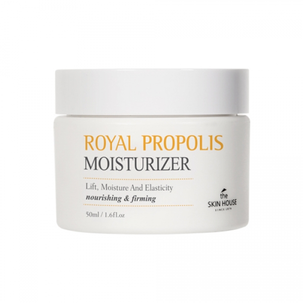 крем для лица с прополисом the skin house royal propolis moisturizer крем для лица с прополисом the skin house royal propolis moisturizerRoyal Propolis Moisturizer. Крем для лица с прополисом<br><br>Универсальный увлажняющий крем для лица с прополисом, экстрактами тыквы и папайи хорошо питает кожу, повышает её эластичность, активно борется с возрастными изменениями. Прополис обладает антисептическими свойствами, что делает крем идеальным средством для проблемной кожи, склонной к воспалениям, угревой сыпи и акне.<br><br>Крем с прополисом действует системно, сразу в нескольких направлениях.<br><br>Прополис ускоряет обновление тканей без образования рубцов, повышает естественную проницаемость кожи и облегчает попадание в глубокие слои эпидермиса других лечебных компонентов.<br><br>Экстракт тыквы обладает противовоспалительным действием, осветляет пигментацию, снижает вероятность появления рубцов. Тыква обладает омолаживающими свойствами, повышает эластичность и тургор кожи. Экстракт папайи увлажняет и тонизирует кожу, а также способствует мягкому отшелушиванию ороговевших клеток. Крем стимулирует регенерацию клеток, разглаживает морщины, делает кожу мягкой и гладкой, регулирует работу сальных желёз, выводит токсины.<br><br>Характеристики товара<br><br><br><br><br>Возраст<br><br>от 35<br><br><br><br>Компоненты<br><br>прополис<br><br><br><br>Тип кожи<br><br>проблемная; тусклая; увядающая; обезвоженная<br><br><br><br>Функции<br><br>восстановление и регенерация; выравнивание тона; смягчение; питание; увлажнение; устранение шелушений; выравнивание тона; осветление пигментации; отшелушивание; антивозрастной уход<br><br><br><br>Несовершенства<br><br>пигментация; сухость и обезвоживание; тусклый цвет лица; шелушения; морщины; акне;<br><br><br><br><br>Способ применения: Крем используется на завершающем этапе ежедневного ухода. Нанесите небольшое количество крема на кожу лица (после тоника, сыворотки или эмульсии), мягко вмассируйте в кожу. Крем является универсальным и может использоваться как в дневное, так и в ночное время.<br><br>Объем: 50 мл<br>