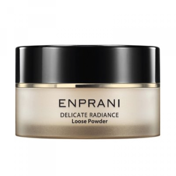 рассыпчатая пудра «деликатное сияние» enprani delicate radiance loose powder рассыпчатая пудра «деликатное сияние» enprani delicate radiance loose powderDelicate Radiance Loose Powder. Рассыпчатая пудра «Деликатное сияние»<br><br>Рассыпчатая пудра закрепляет макияж, маскирует и скрывает видимые недостатки кожи, предотвращает появление жирного блеска.<br><br>Содержит перламутр, запатентованный клеточный комплекс YouthCell (вытяжку стволовых клеток лилии, жемчуга и шелка). Натуральный экстракт перламутра улучшает кровообращение, стимулирует регенерацию и обновление тканей, разглаживает кожу.<br><br>Перламутр придает деликатное сияние и великолепный оттенок коже.<br><br>Протеины шелка стимулируют регенерацию и обновление клеток.<br><br>Жемчуг состоит на 100% из минеральных солей, что усиливает кровообращение и рельеф кожи.<br><br>Универсальный прозрачный оттенок с деликатными светоотражающими частичками. Не содержит парабены.<br><br>Способ применения: нанесите пудру с помощью кисти или спонжа поверх макияжа для его закрепления или после основного ухода в качестве пудры.<br><br>Вес: 30 г<br><br>Вес г: 30.00000000