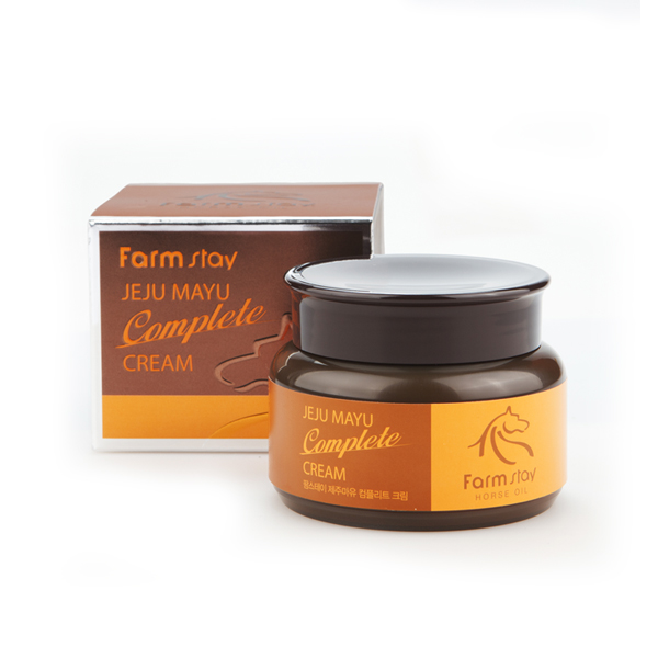 крем для лица с лошадиным маслом для сухой кожи farmstay jeju mayu complete horse oil cream крем для лица с лошадиным маслом для сухой кожи farmstay jeju mayu complete horse oil creamКрем для лица с лошадиным маслом Jeju Mayu Complete Horse Oil Cream поможет увлажнить кожу, предотвратить пересыхание и обезвоживание, разгладить морщинки и предотвратить возникновение новых.<br><br>Лошадиный жир - 100% натуральный продукт, традиционное азиатское средство, с помощью которого справлялись с сухостью эпидермиса, лечили ожоги и другие повреждения кожи. Животный жир богат незаменимыми жирными кислотами (например, в нем содержится альфа-липоевая и линолевая кислоты, а также витамин А и Е).<br><br>Лошадиный жир особенно ценится тем, что он лучше других жиров усваивается кожей, так как имеет состав, схожий с человеческой жировой секрецией. Именно поэтому данное вещество не отторгается кожей. Крем питает, увлажняет эпидермис, разглаживает морщины, делает кожу более упругой. Конский жир увлажняет кожу, сохраняя ее здоровье и молодость. Крем с лошадиным жиром подходит для ухода за кожей любого типа, но особенно рекомендуется для сухой кожи, а также для кожи с раздражениями и шелушениями.<br><br>Способ применения: Нанести крем на сухую чистую кожу легкими массирующими движениями, аккуратно распределите по всей поверхности кожи, дождитесь полного впитывания. Можно использовать каждый день утром и/или вечером.<br><br>Вес: 100 г<br><br>Состав: Вода, циклопентасилоксан, бутиленгликоль, частично гидрогенизированный лошадиный жир, цетеариловый спирт, минеральное масло, ниацинамид, микрокристаллической воск, полисорбат 60, глицерин, полиакриламид, С13-14 изопарафин, лаурет-7, ПЭГ-100 стеарат, глицерил стеарат, гиалуроновая кислота, диметикон, сорбитан сесквиолеат, феноксиэтанол, метилпарабен, карбомер, триэтаноламин, пропилпарабен, экстракт корня пиона, экстракт офиопогона японского, экстракт портулака огородного, экстракт корня солодки голой, экстракт тремеллы фукусовидной (гриб), экстракт кордицепса китайского, экстракт коричневых водорослей (Ecklonia Cava), экстракт опунции, аскорбиновая кислота, аденозин, динатрия ЭДТА, Cl 19140, Cl 15985.<br><br>Характеристики товара<br><br><br><br><br>Функции<br><br>увлажнение; питание; разглаживание морщин; повышение эластичности<br><br><br><br>Несовершенства<br><br>сухость и обезвоживание; шелушения; раздражение кожи<br><br><br><br><br> <br><br>Вес г: 100.00000000