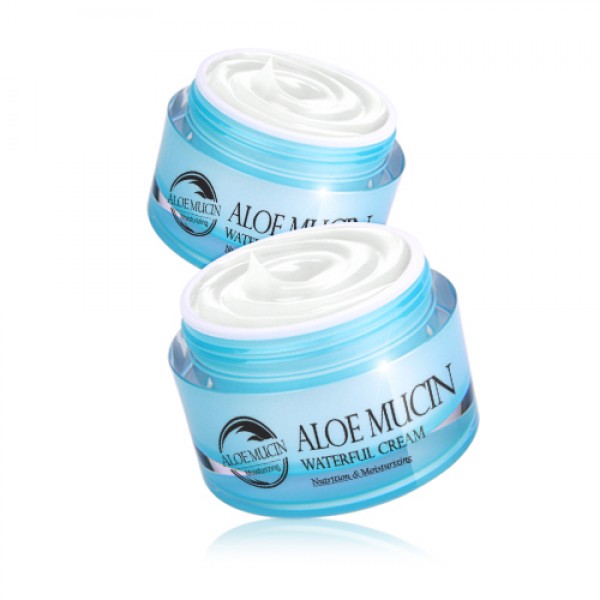 увлажняющий крем с алоэ и муцином улитки the skin house aloe mucin waterful cream увлажняющий крем с алоэ и муцином улитки the skin house aloe mucin waterful creamAloe Mucin Waterful Cream. Увлажняющий крем с алоэ и муцином улитки<br><br>Крем на основе экстракта алоэ вера интенсивно увлажняет кожу, не раздражая ее, а так же успокаивает, снимает стресс, освежает и делает ее эластичной.<br><br>Благодаря своей текстуре, быстро и глубоко впитывается, доставляя влагу в те слои тканей, которым это необходимо. Укрепляет стенки сосудов, а так же создает барьер, защищающий от негативного воздействия внешней среды.<br><br>Обладает выраженной осветляющей и антивозрастной функциями (одобрено Управлением по контролю за продуктами питания и лекарствами Кореи) и не вызывает привыкания. Эффективно борется с морщинами и замедляет процессы старения.<br><br>Алоэ вера – суккулент, чьи листья богаты органическими кислотами, моносахаридами, минеральными веществами и витаминами. Отличается антибактериальным эффектом и уменьшает воспаления, улучшает кровообращение, увеличивает количество коллагена, ускоряет регенерацию и укрепляет кожный иммунитет.<br><br>Арбутин – осветляет пигментные пятна, выравнивает тон, убирает тусклость. Растительные компоненты (лепестки мальвы, экстракт корней женьшеня, тимьяна, граната и др.) – тонизируют, характеризуются антиоксидантным свойством. Рекомендуется для уставшей, шелушащейся или раздраженной, а также при склонности к воспалениям, жирности и пористости.<br><br>Не содержит искусственных красителей и спирта и подходит для всех типов.<br><br>Способ применения: Нанесите крем на чистую кожу лица на последнем этапе ежедневного ухода. Дайте впитаться.<br><br>Объем: 50 мл<br>