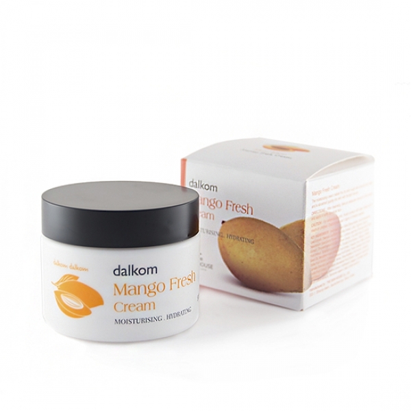 увлажняющий витаминный крем с соком манго the skin house mango fresh cream увлажняющий витаминный крем с соком манго the skin house mango fresh creamMango Fresh Cream. Увлажняющий витаминный крем с соком манго<br><br>Легкий, воздушный крем с натуральным соком манго заряжает кожу бодростью, дарит ей увлажнение и обеспечивает длительное питание.<br><br>Манго – один из наиболее полезных в мире фруктов. В нем содержится огромное количество витаминов, а также сразу три мощных антиоксиданта: витамин С, витамин Е и бета-каротин, способствующий синтезу витамина А. В сочетании, эти три витамина защищают клетки от свободных радикалов и являются бесценными помощниками для поддержания здоровья и красоты кожи.<br><br>Помимо этого, в манго содержится множество микроэлементов.<br><br>Медь, марганец и бета-каротин способствуют улучшению цвета лица, а цинк отвечает за обновление клеток кожи.<br><br>Крем обладает легкой текстурой, позволяет коже дышать, разглаживает намечающиеся морщинки, увлажняет и придает коже здоровый и ровный тон. Не содержит вредных веществ – минеральных масел, парабенов, бензофенона, красителей и продуктов животного происхождения.<br><br>Основные активные вещества:<br><br><br>Экстракт манго;<br><br>Экстракт черешни;<br><br>Экстракт томата;<br><br>Масло ши.<br><br><br>Характеристики товара<br><br><br><br><br>Возраст<br><br>25-35; до 25; от 35<br><br><br><br>Тип кожи<br><br>для всех типов; нормальная; комбинированная; сухая; жирная<br><br><br><br>Функции<br><br>увлажнение; улучшение цвета лица; повышение упругости; питание; выравнивание тона<br><br><br><br><br>Способ применения: На предварительно очищенную кожу лица, нанести нужное количество крема, похлопывющими движениями распределить крем по лицу, дать впитаться.<br><br>Объем: 50 мл<br>